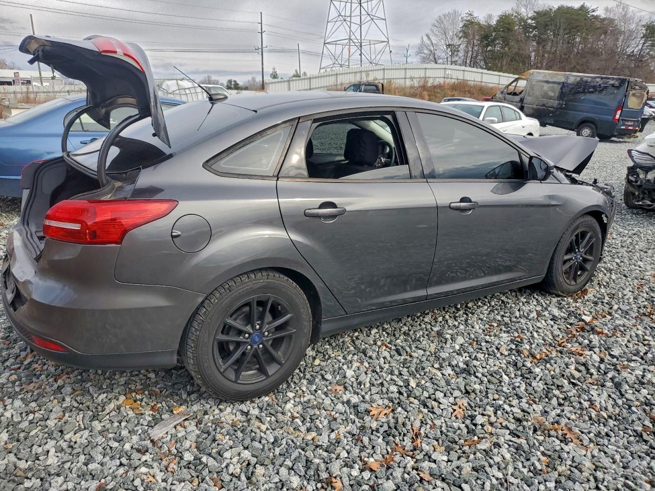 2017 Ford Focus Se - Image 3