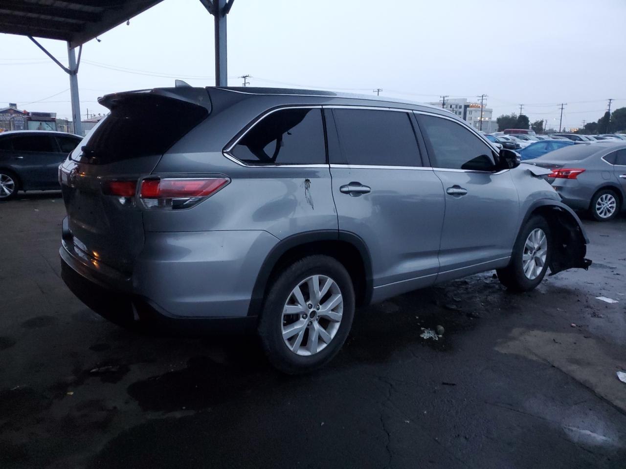 2015 Toyota Highlander Xle - Image 3