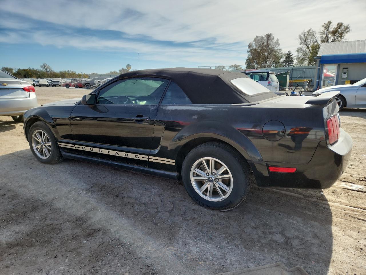 2005 Ford Mustang - Фото 2