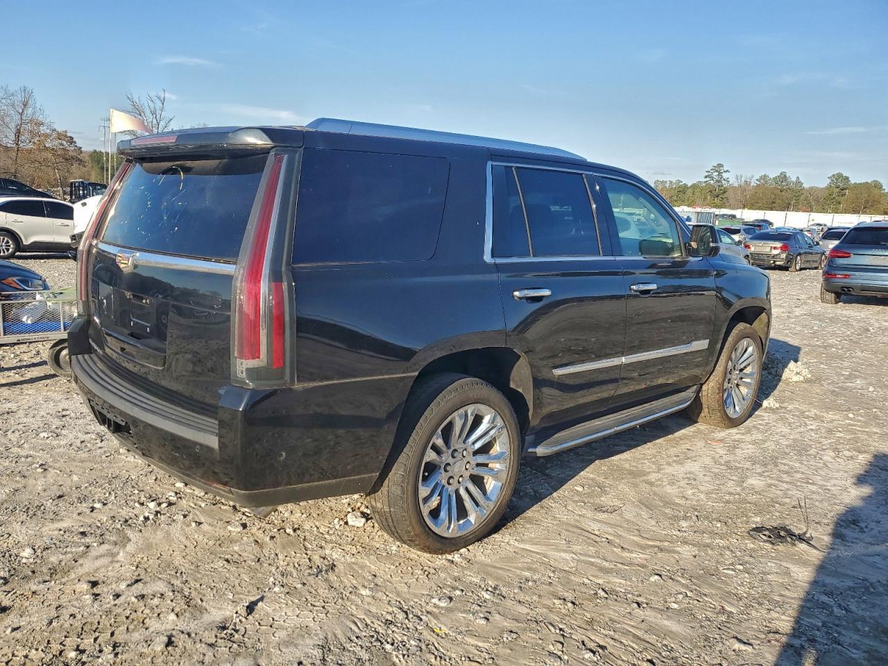 2018 Cadillac Escalade Luxury - Image 3