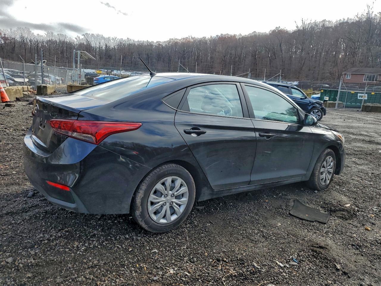 2022 Hyundai Accent Se - Фото 3