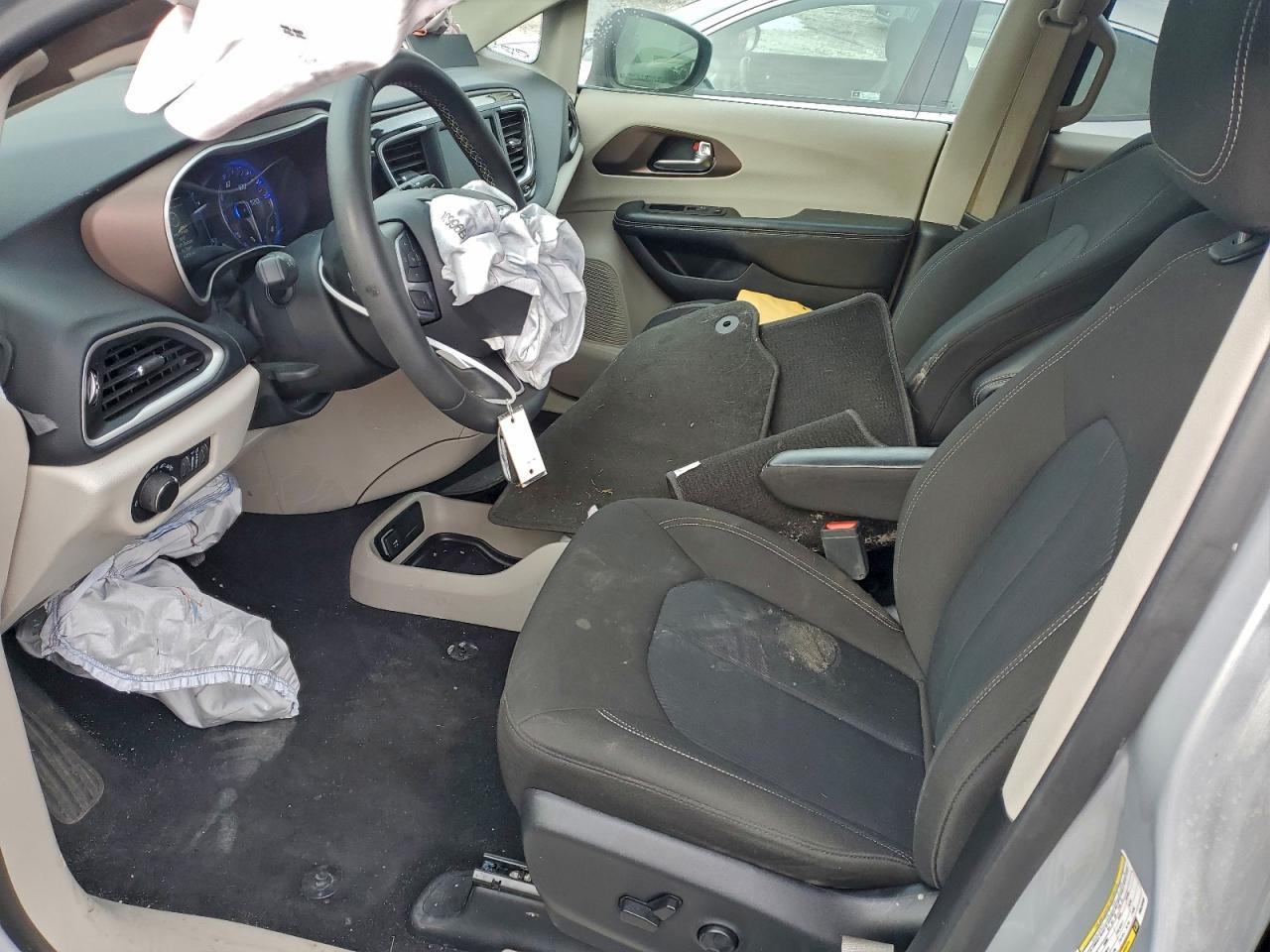 2023 Chrysler Voyager Lx - Image 7