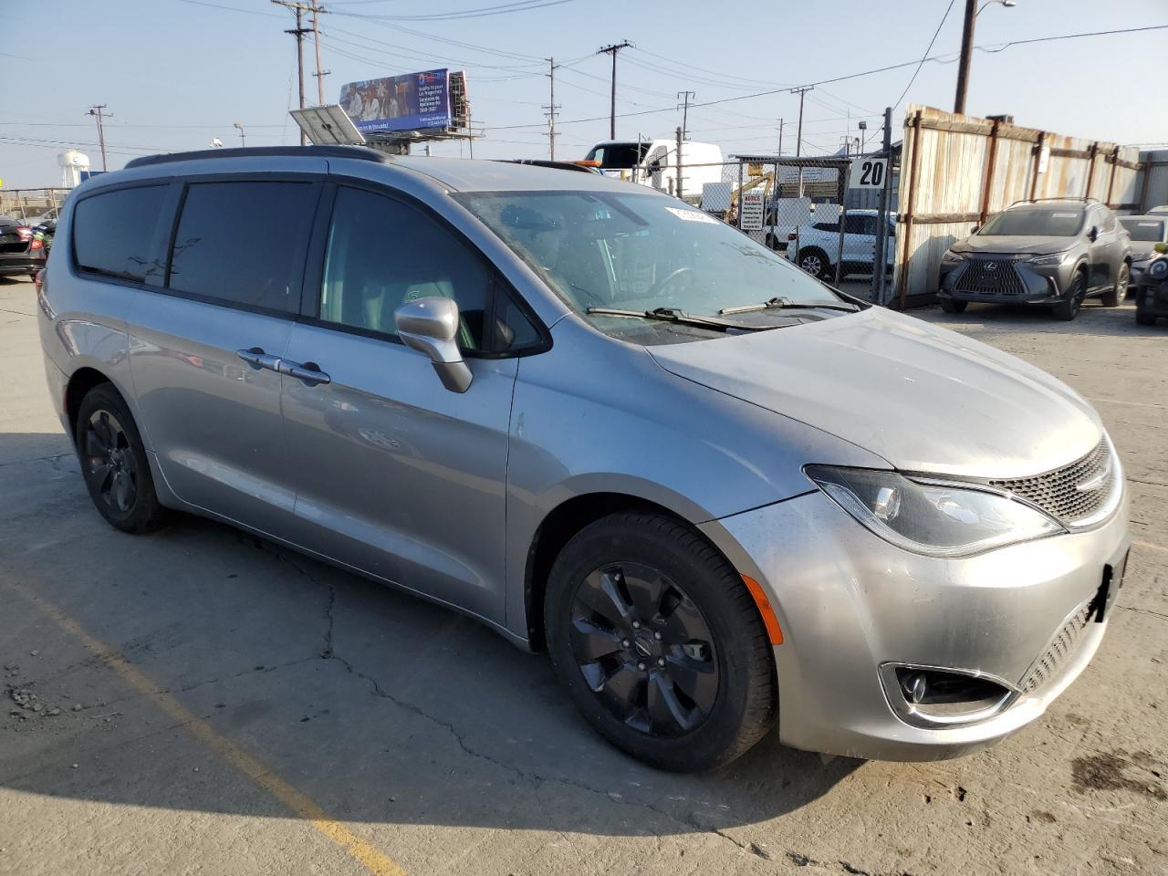 2020 Chrysler Pacifica Hybrid Touring L - Фото 4