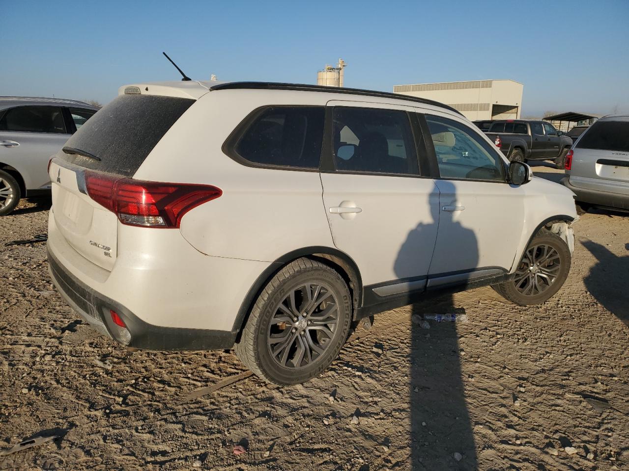 2016 Mitsubishi Outlander Se - Фото 3