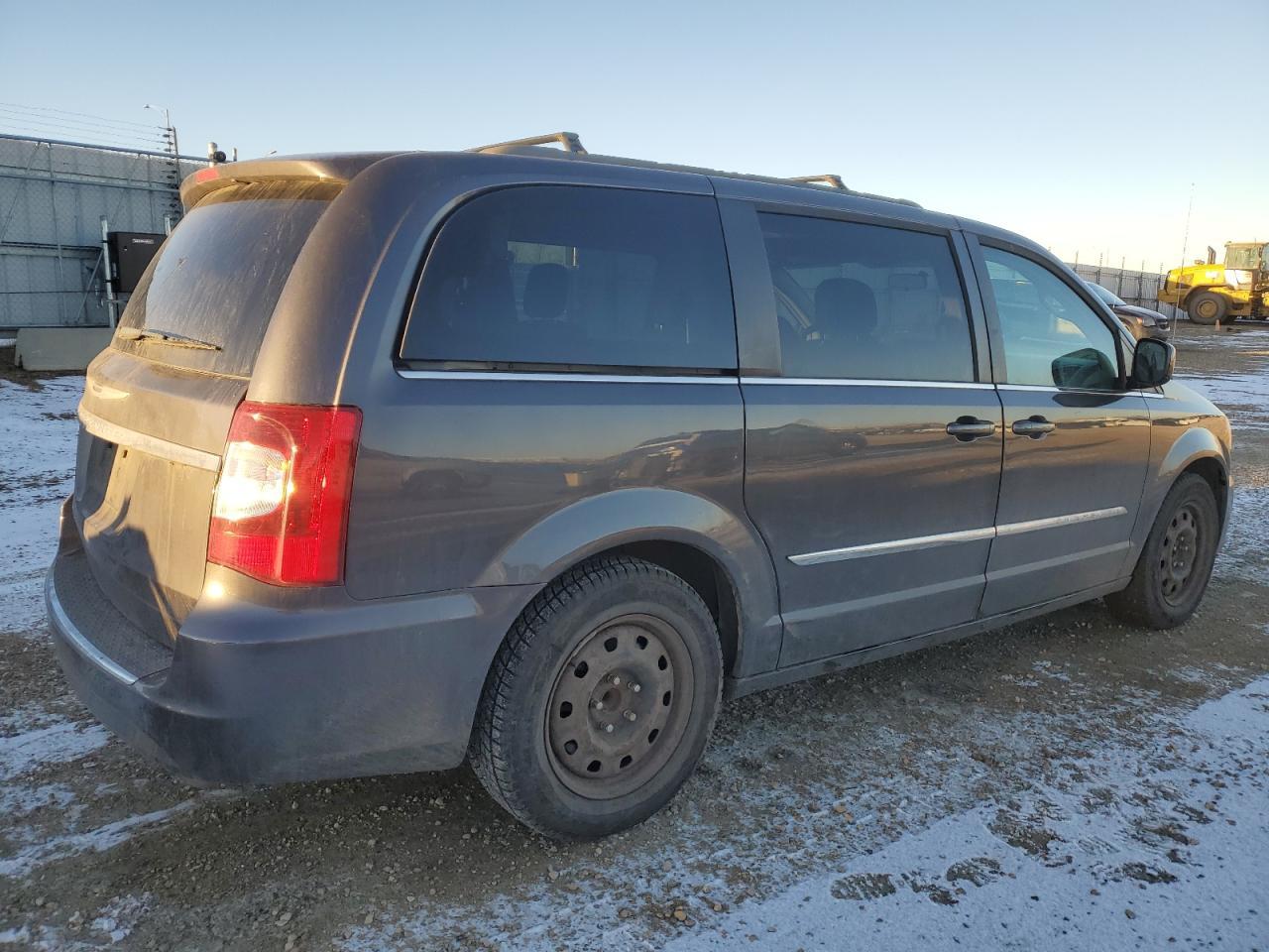 2015 Chrysler Town & Country Touring - Image 3