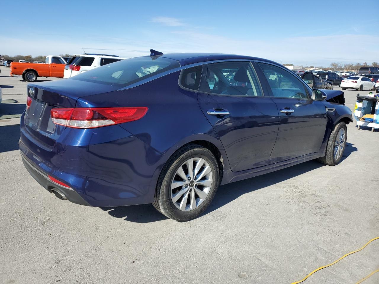 2017 Kia Optima Lx - Фото 3