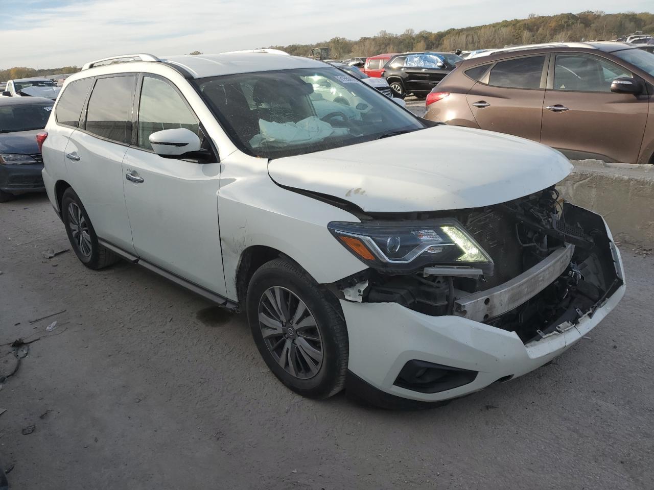 2019 Nissan Pathfinder S - Фото 4