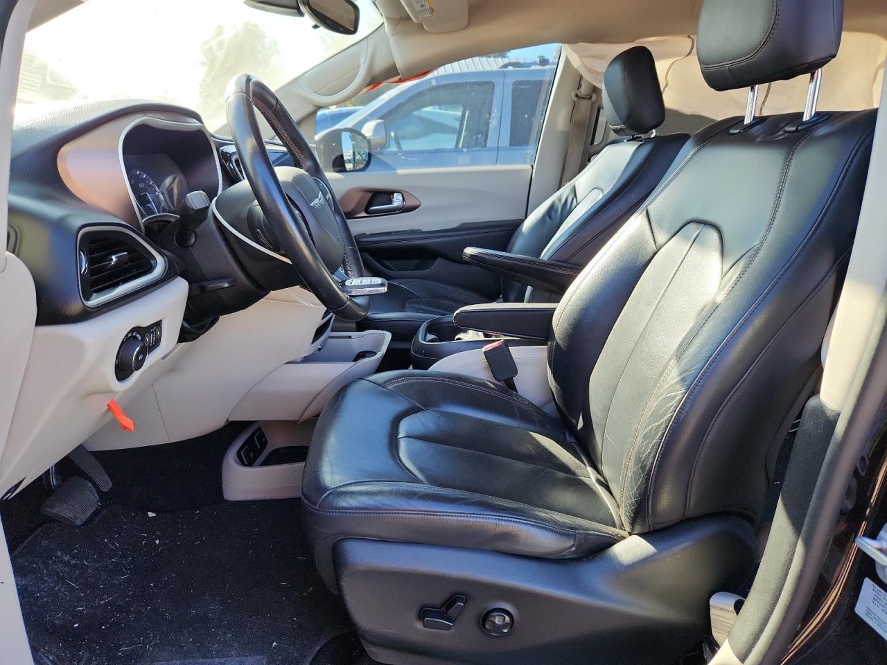 2017 Chrysler Pacifica Touring L - Image 7