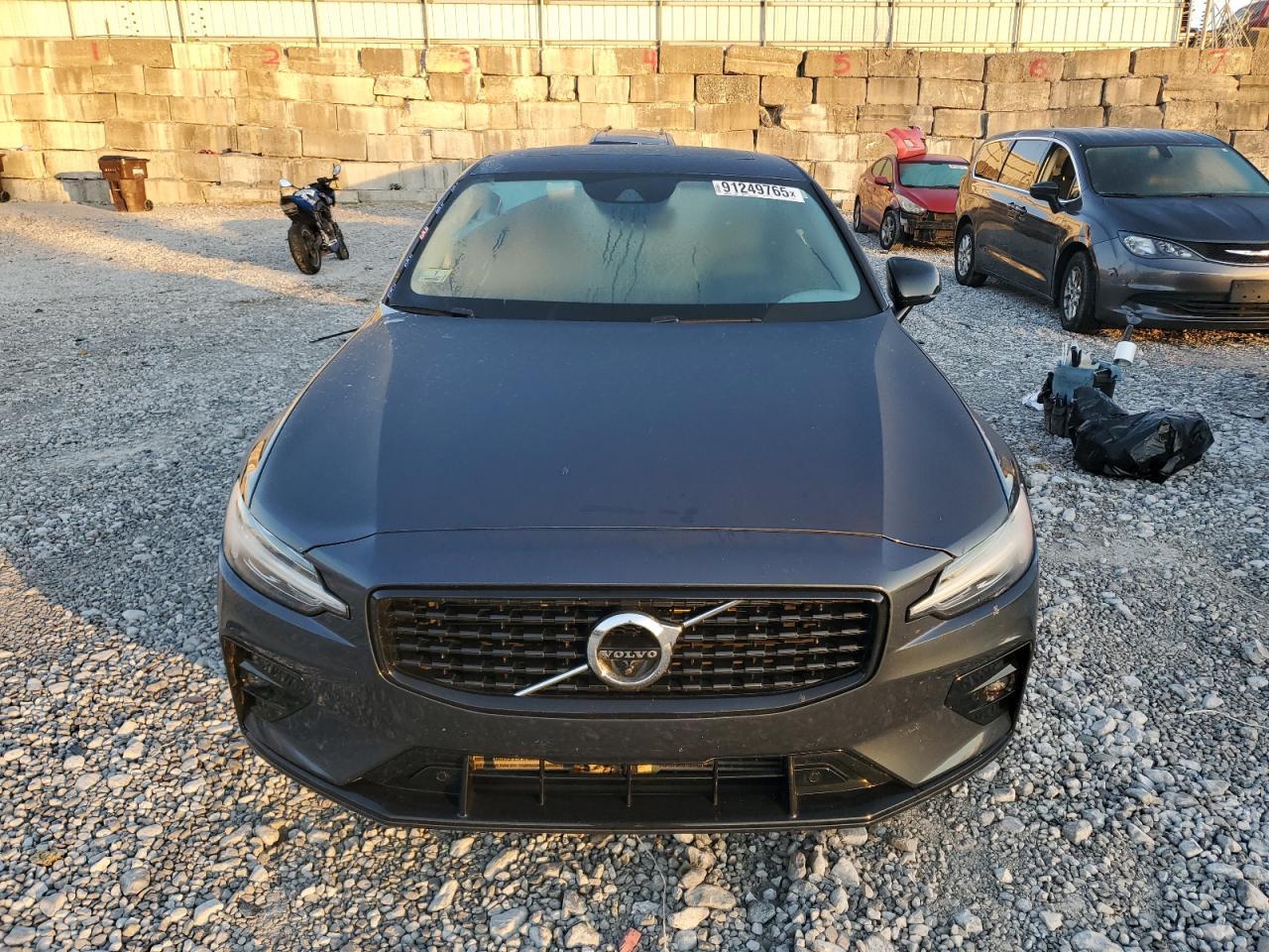 2021 Volvo S60 T5 Momentum - Фото 5