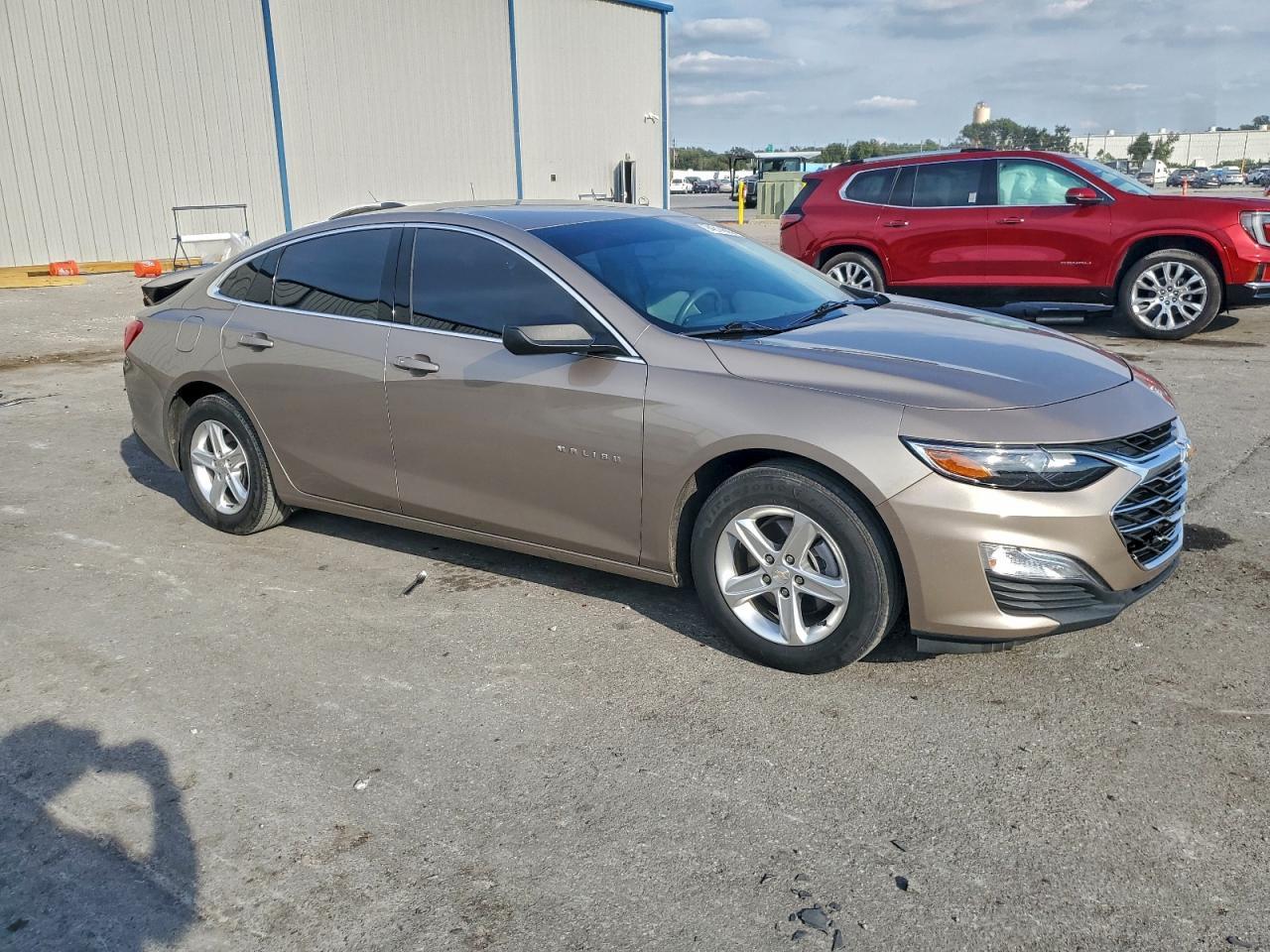 2022 Chevrolet Malibu Ls - Фото 4