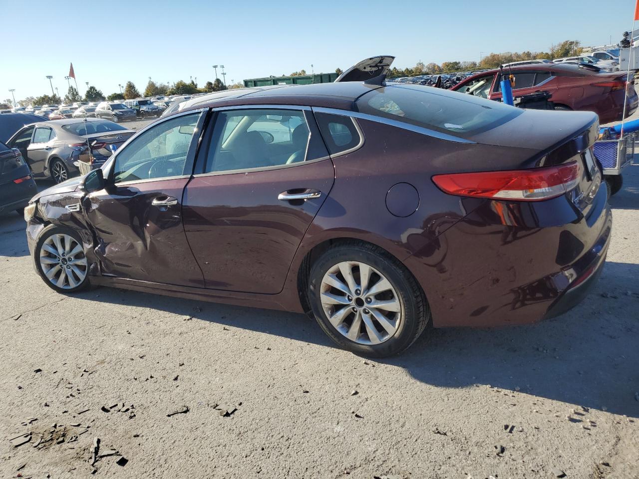 2016 Kia Optima Ex - Image 2