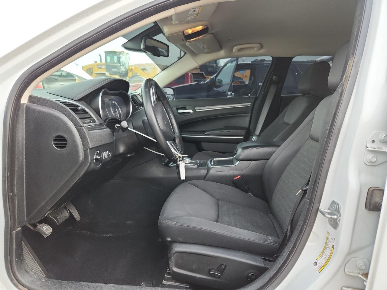 2019 Chrysler 300 Touring - Фото 7