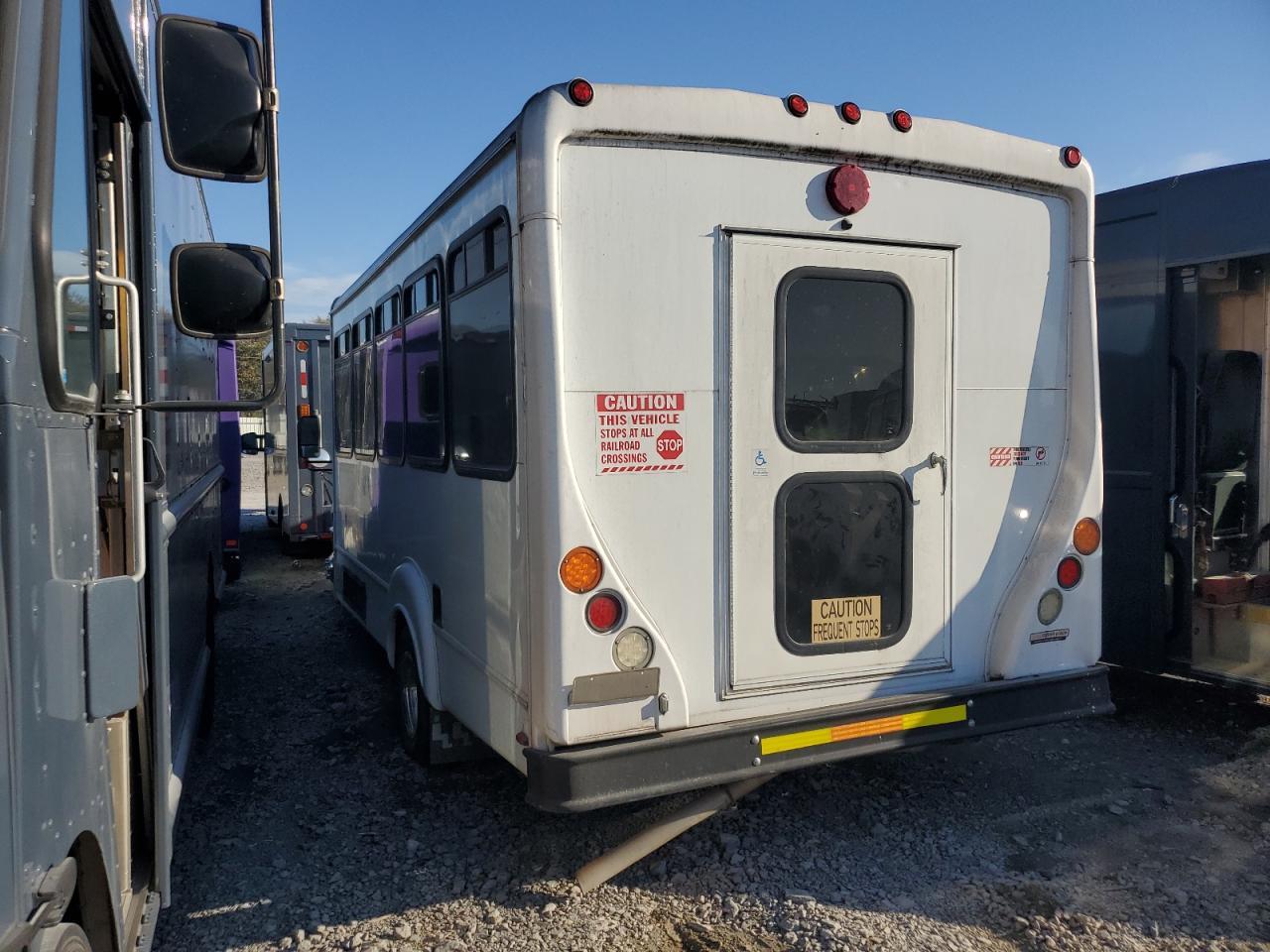 2016 Ford Econoline E450 Super Duty Cutaway Van - Image 3