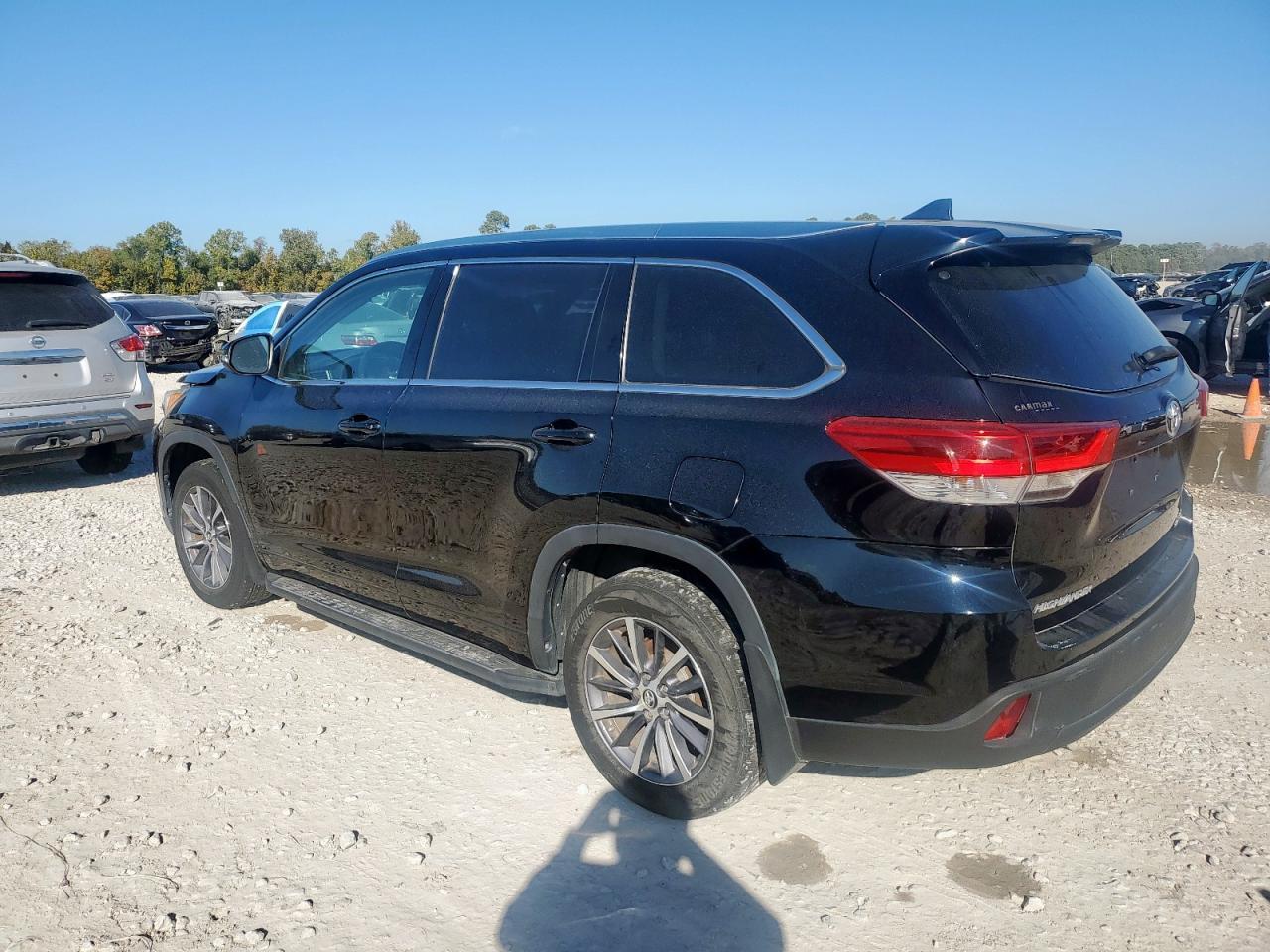 2018 Toyota Highlander Se - Image 2