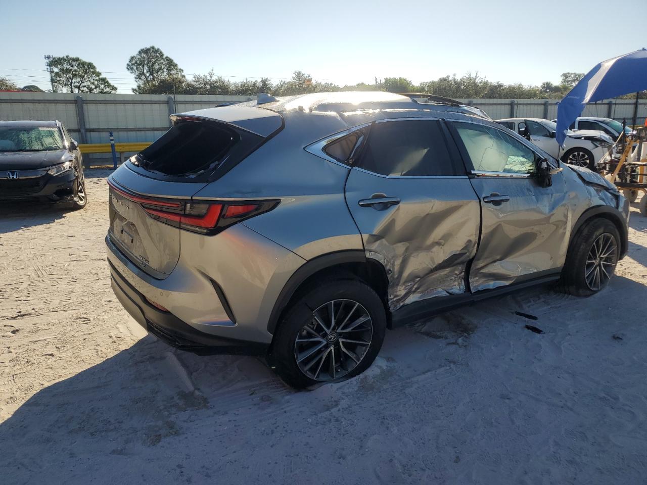 2023 Lexus Nx 350 - Image 3
