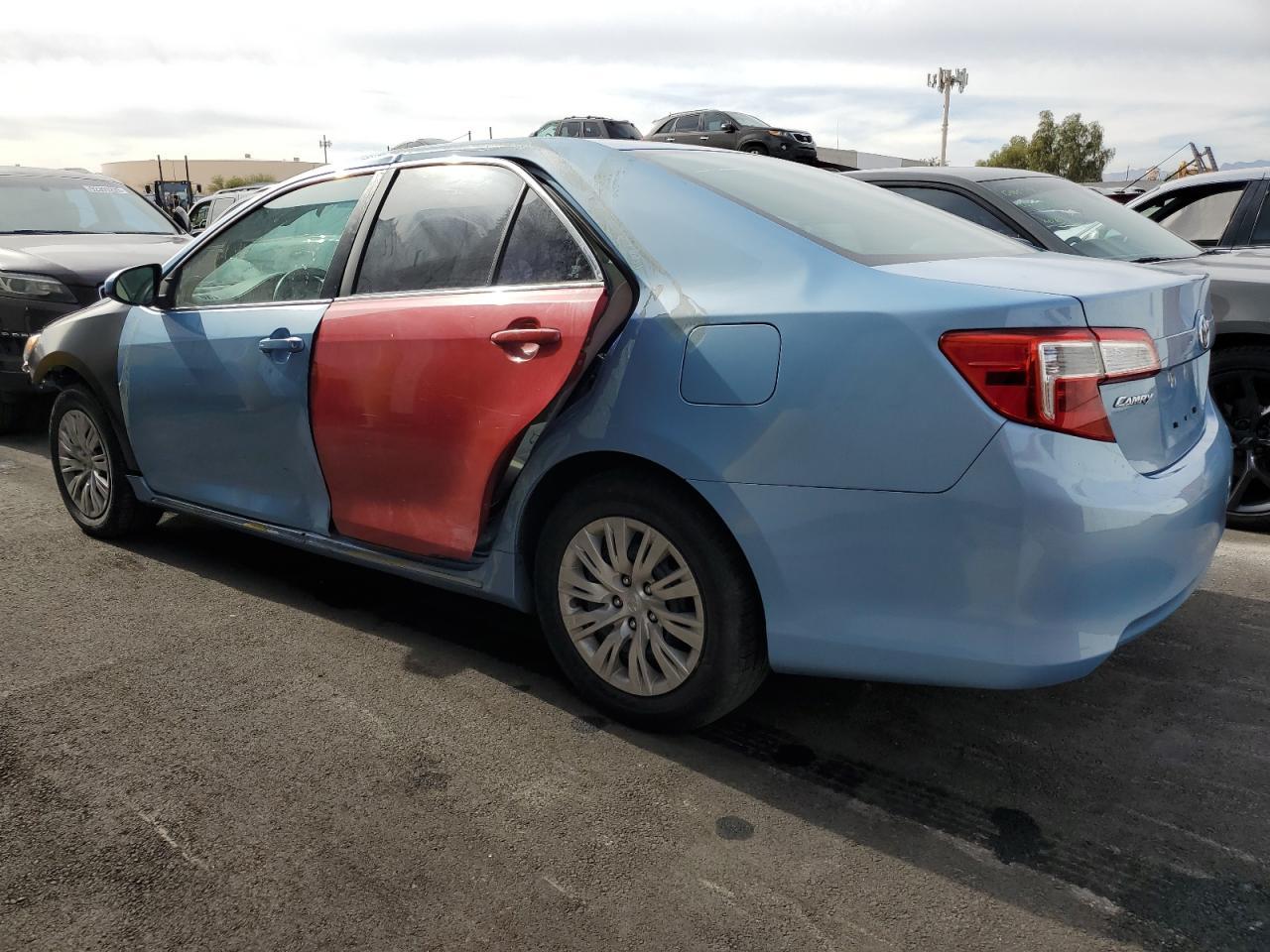 2013 Toyota Camry Hybrid - Image 2