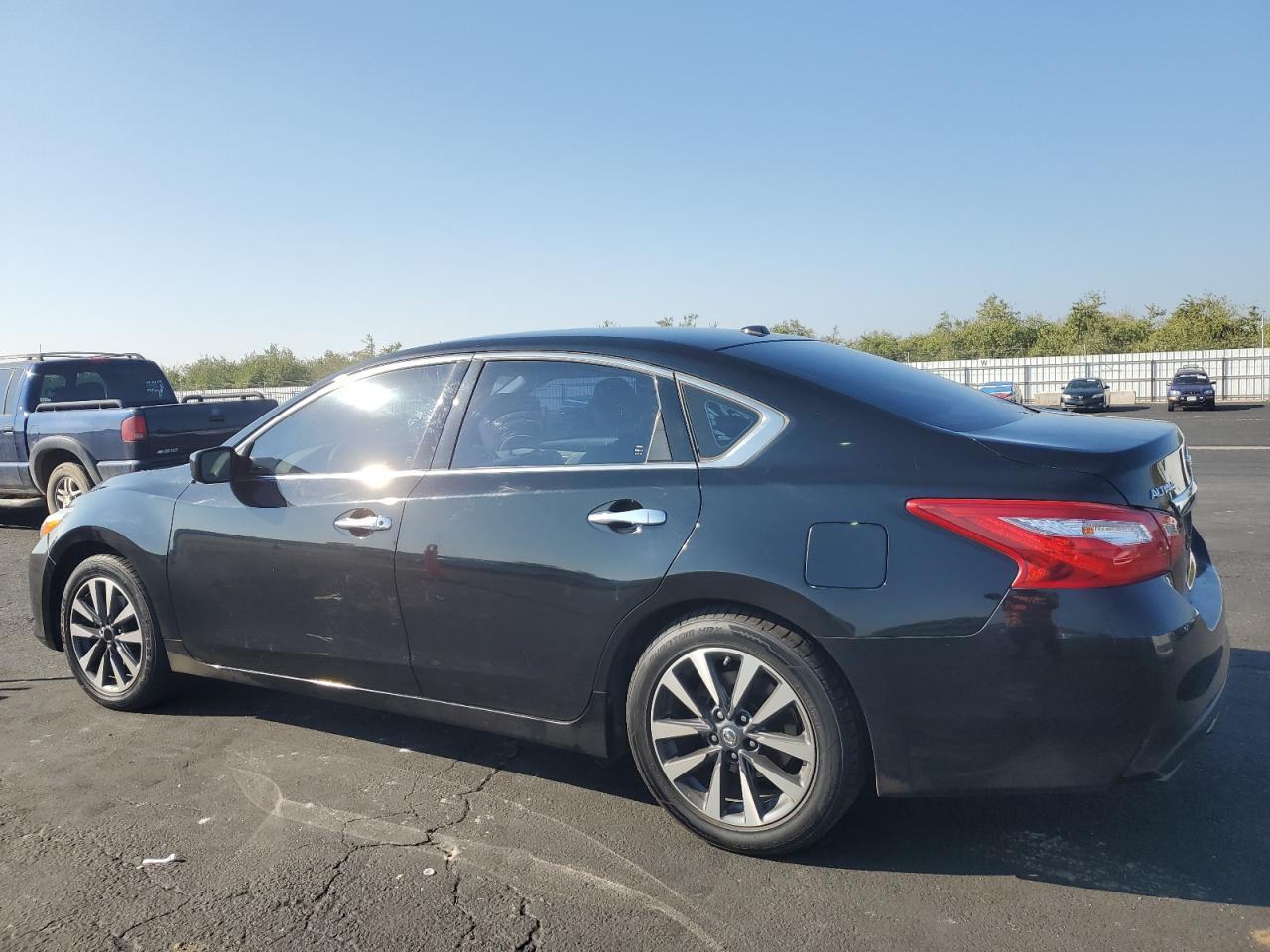 2017 Nissan Altima 2.5 - Фото 2