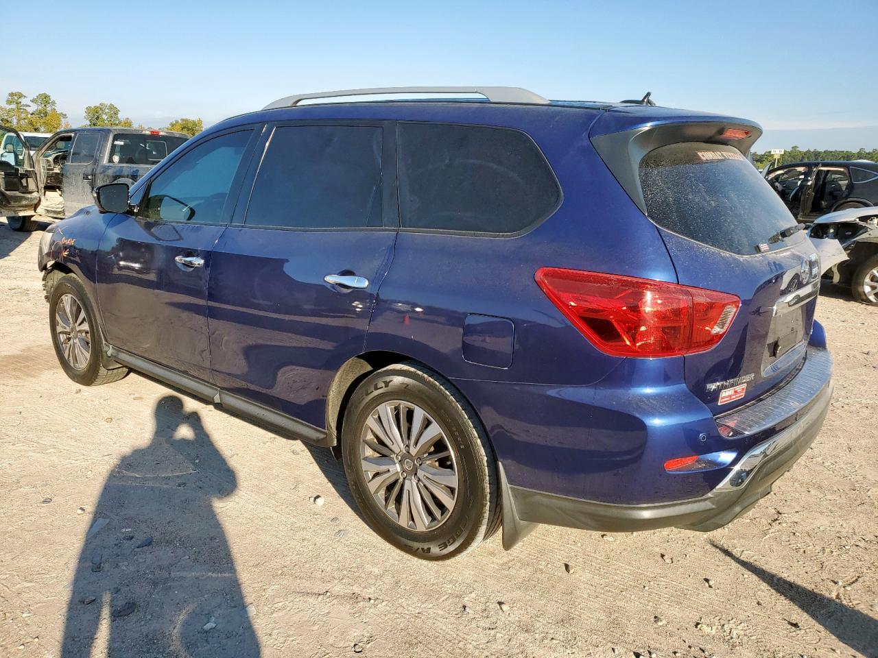 2017 Nissan Pathfinder S - Фото 2