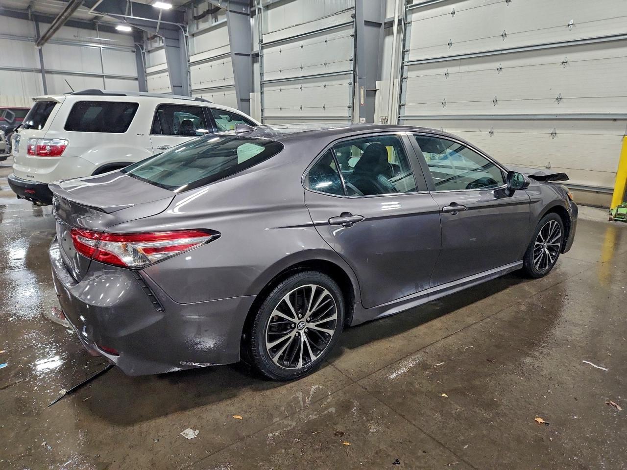 2020 Toyota Camry Se - Image 3