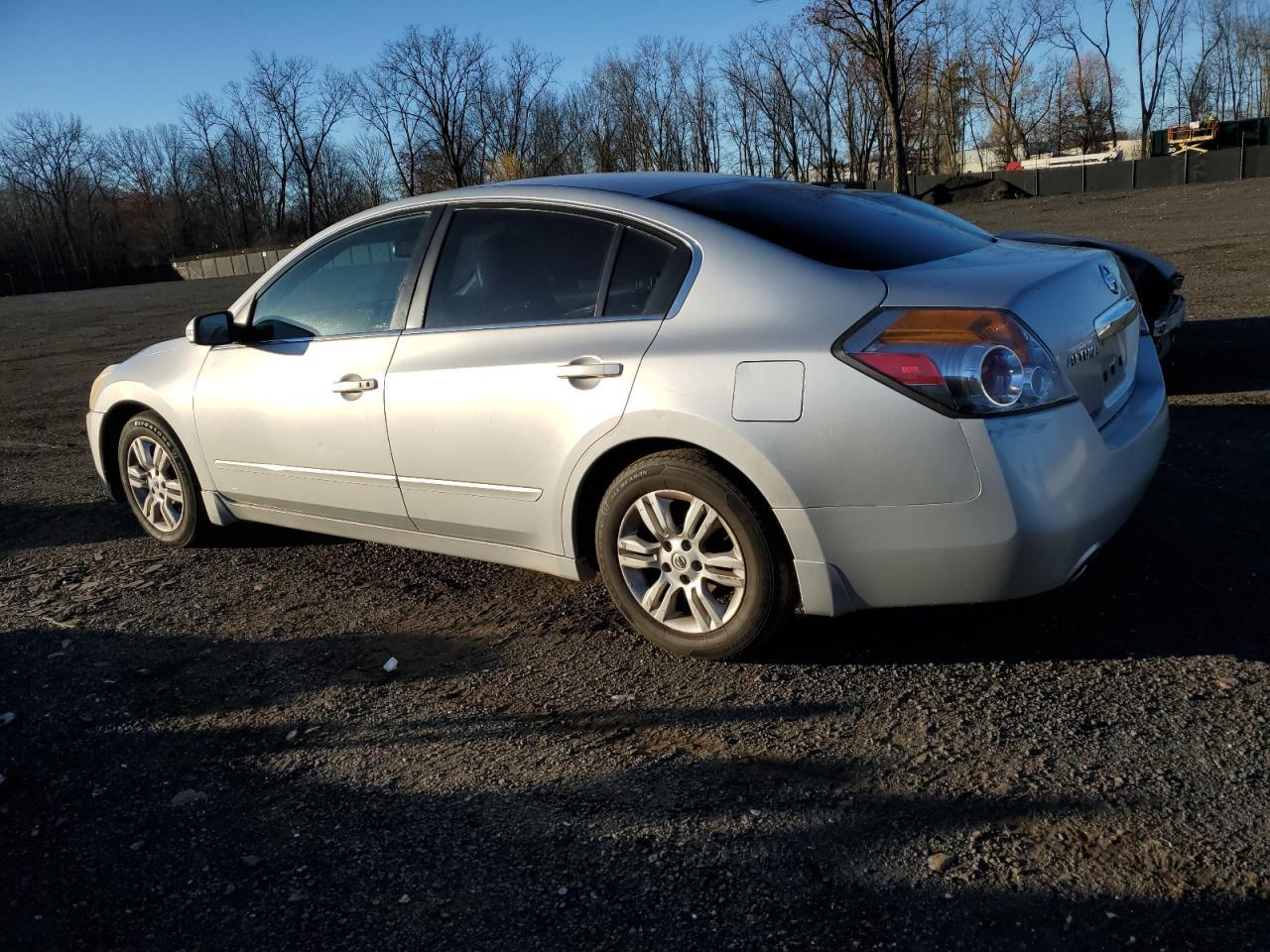 2010 Nissan Altima Base - Фото 2