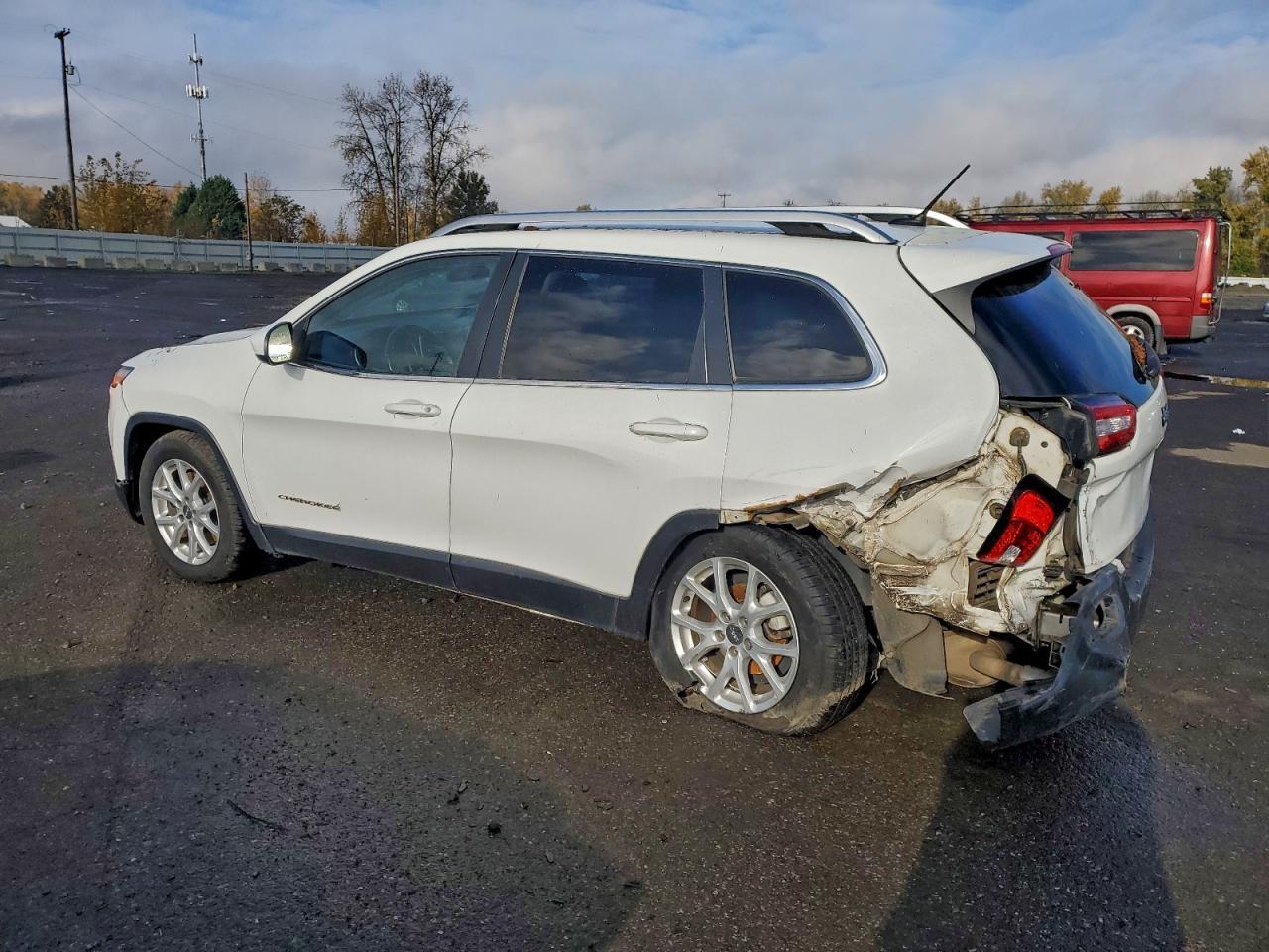 2015 Jeep Cherokee Latitude - Image 2