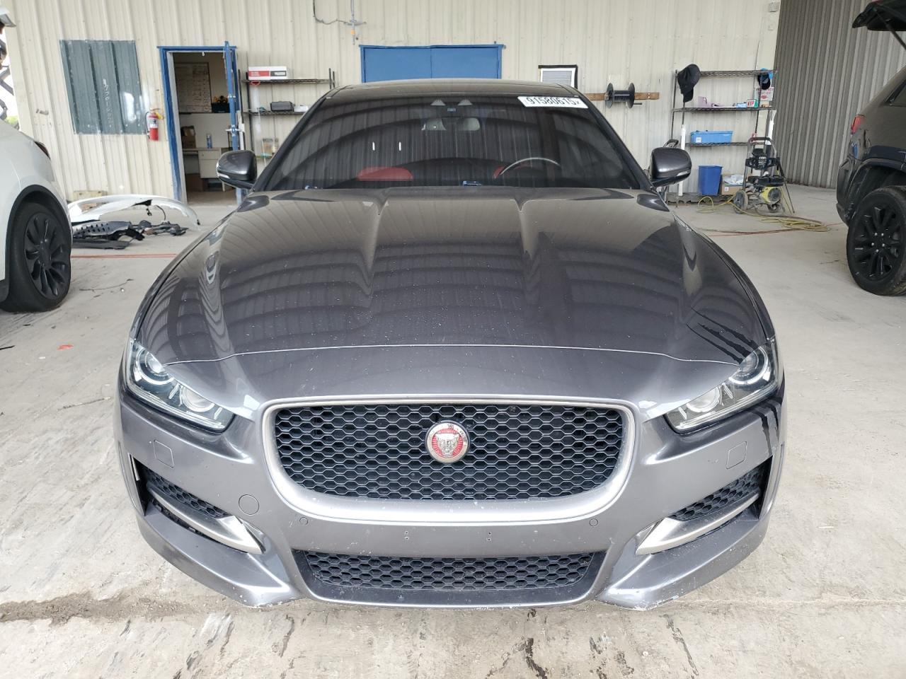 2017 Jaguar Xe R - Sport - Фото 5