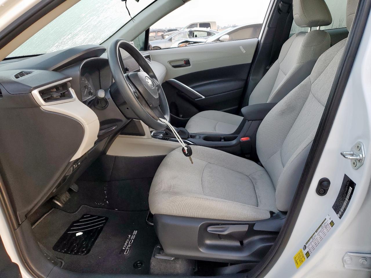 2025 Toyota Corolla Cross L - Фото 7