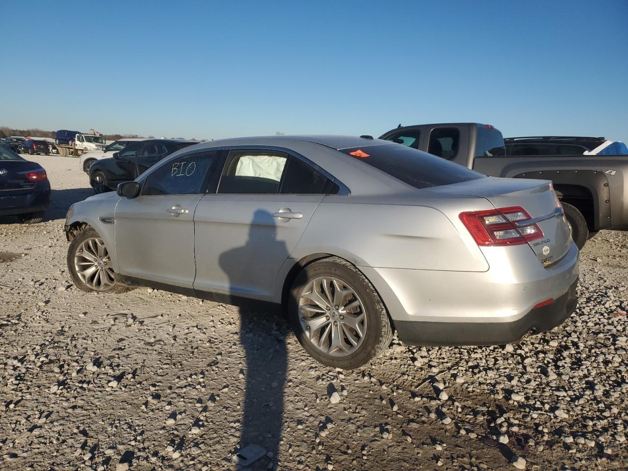 2013 Ford Taurus - Фото 2