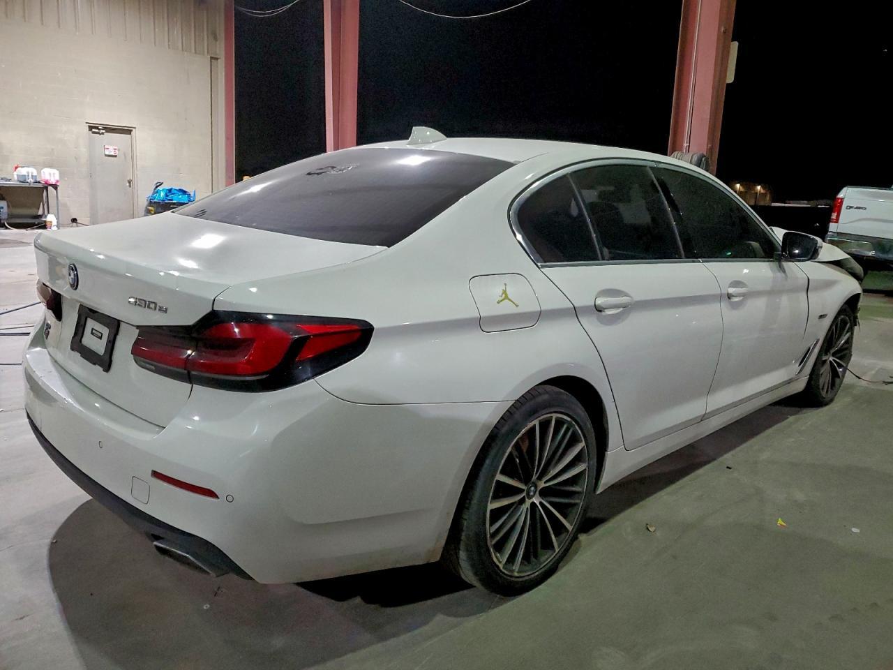 2023 BMW 530E - Image 3