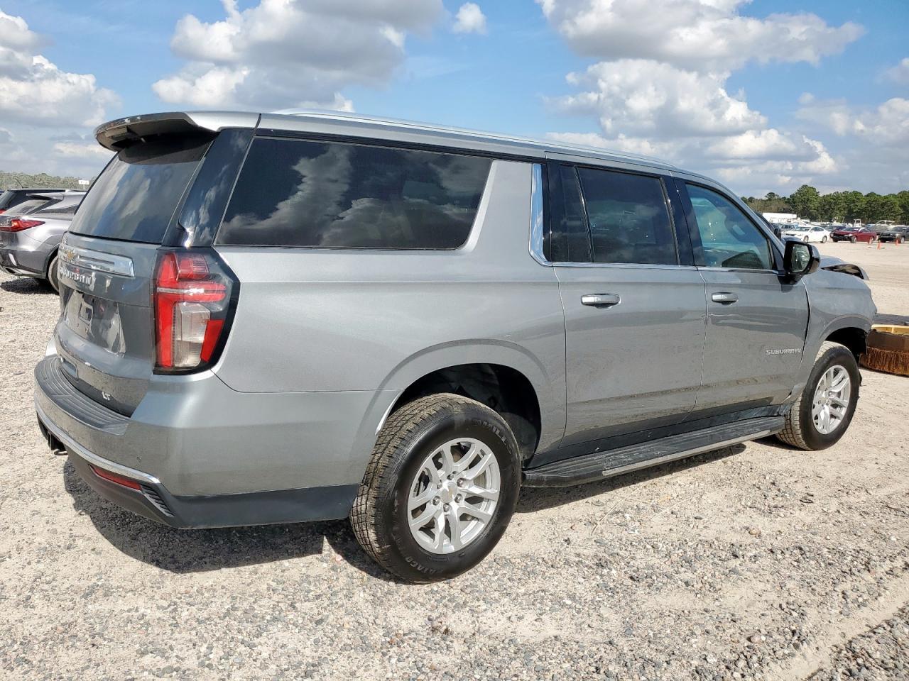2023 Chevrolet Suburban C1500 Lt - Image 3