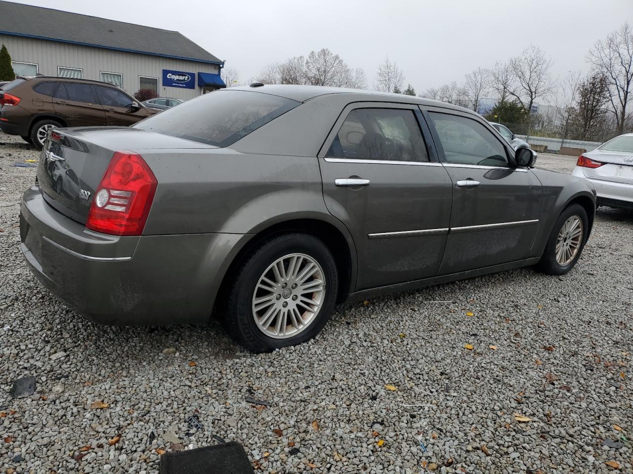 2010 Chrysler 300 Touring - Image 3