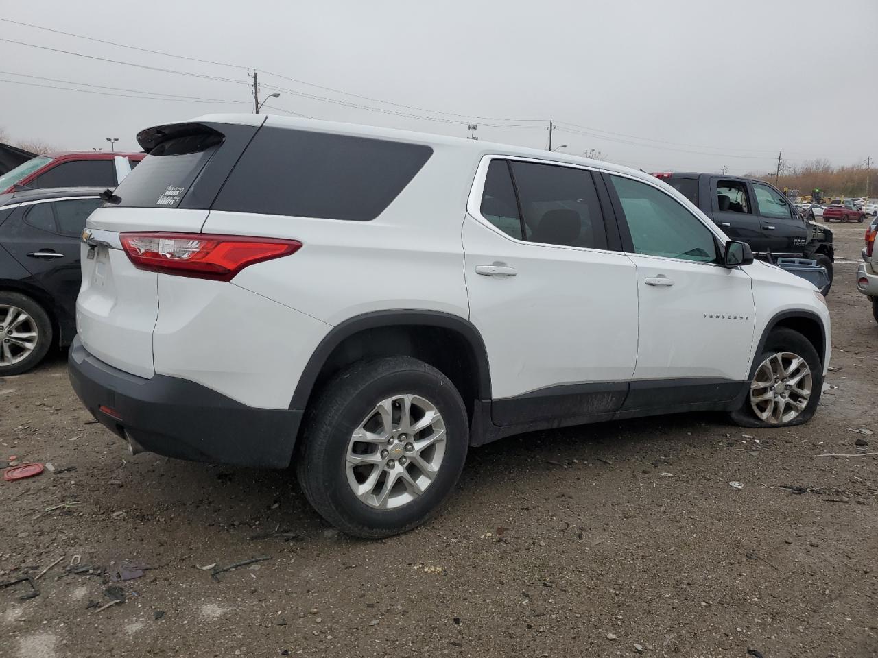 2020 Chevrolet Traverse Ls - Фото 3