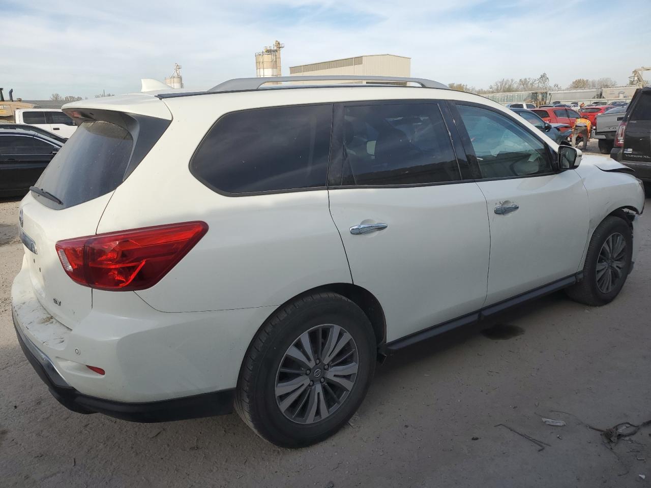 2019 Nissan Pathfinder S - Фото 3