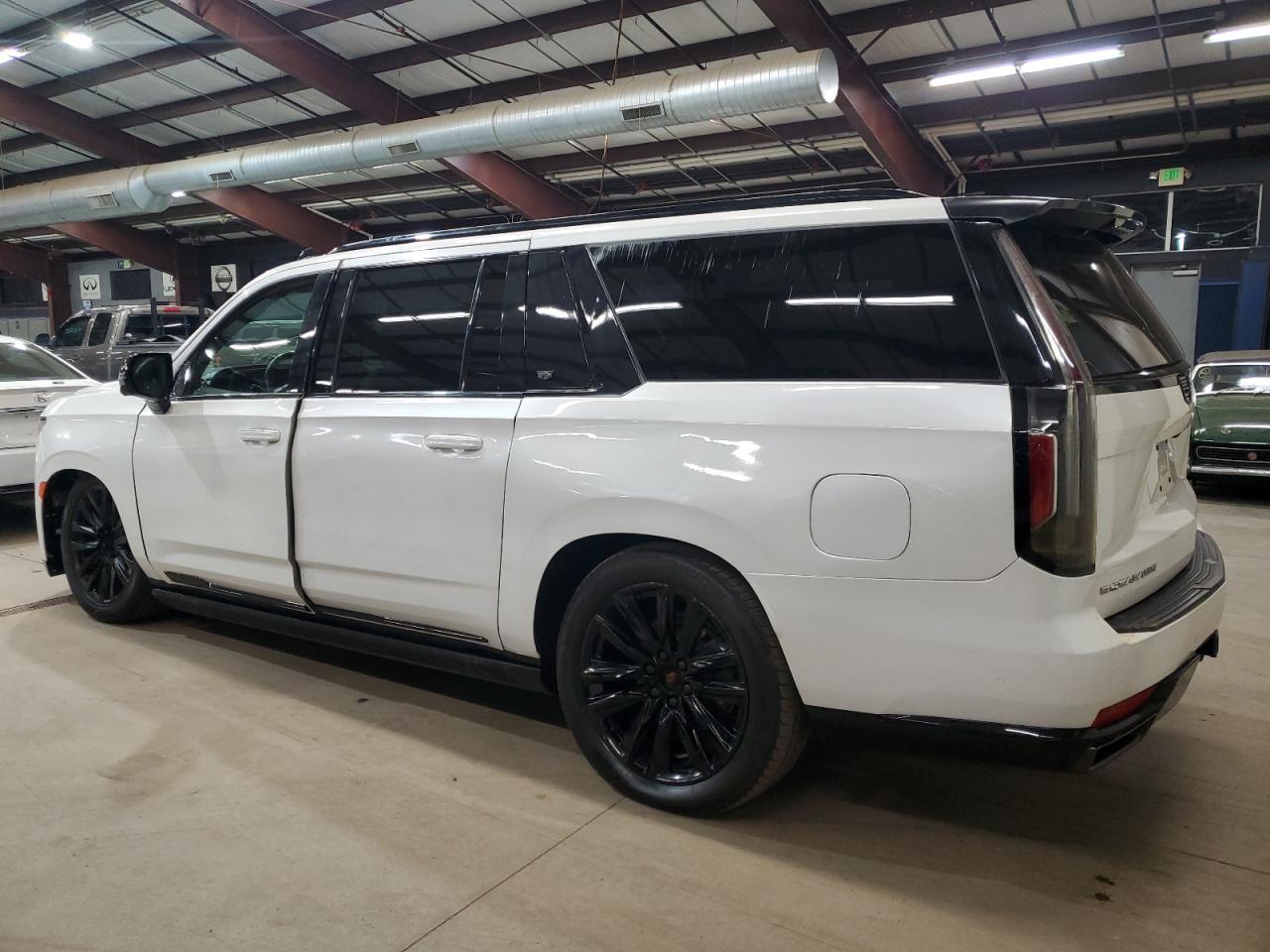 2021 Cadillac Escalade Esv Sport - Фото 2