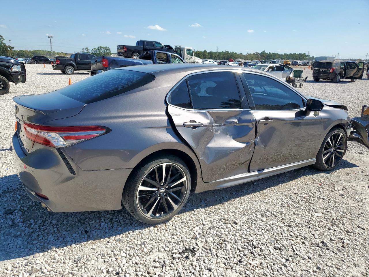 2018 Toyota Camry Xse - Фото 3