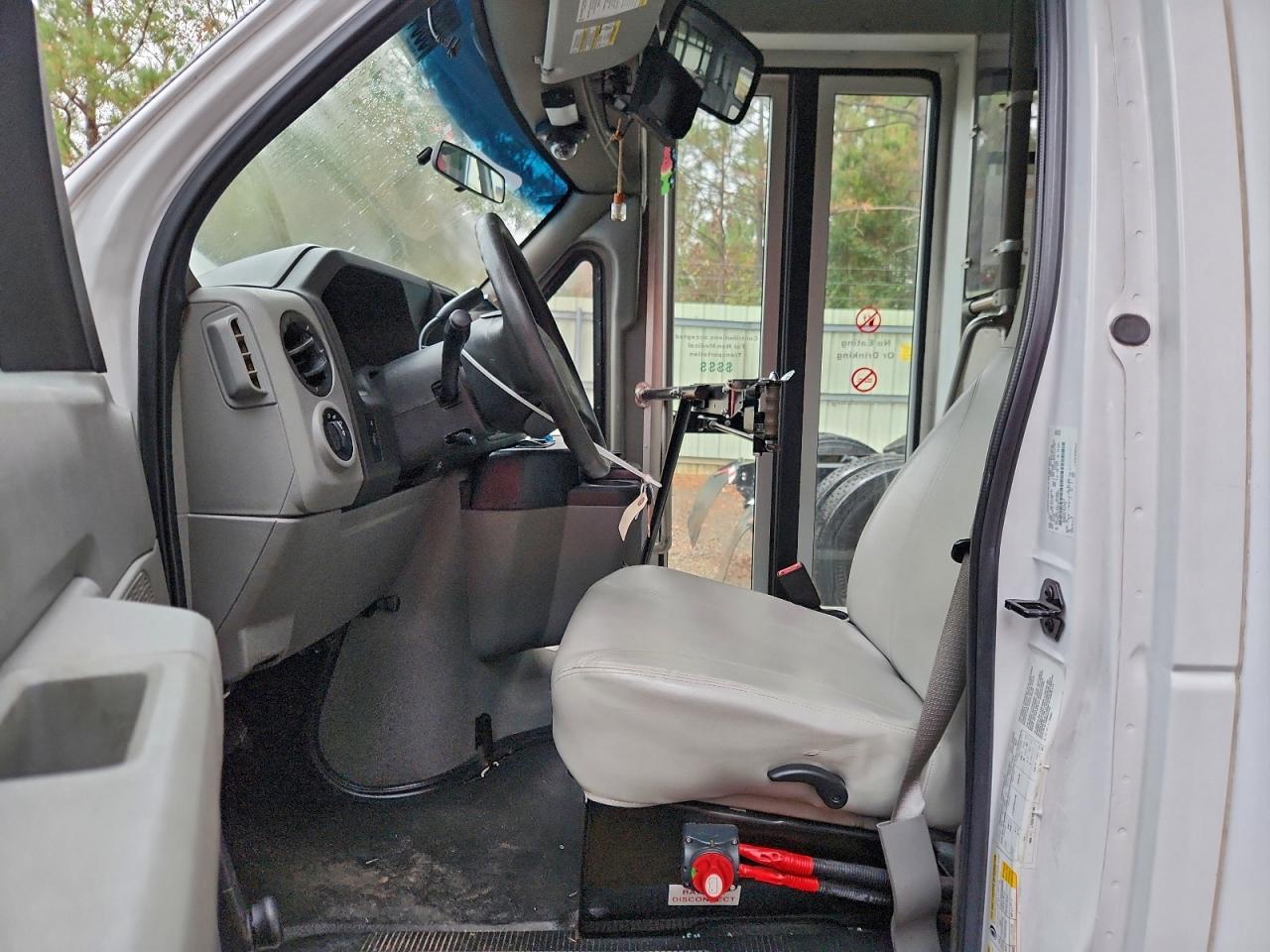 2019 Ford E350 Shuttle Bus - Фото 7