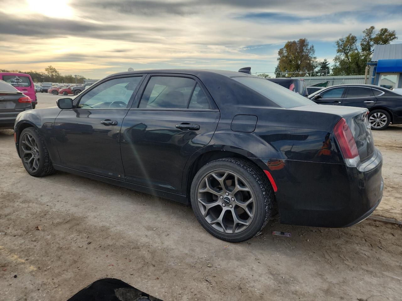 2018 Chrysler 300 Touring - Фото 2