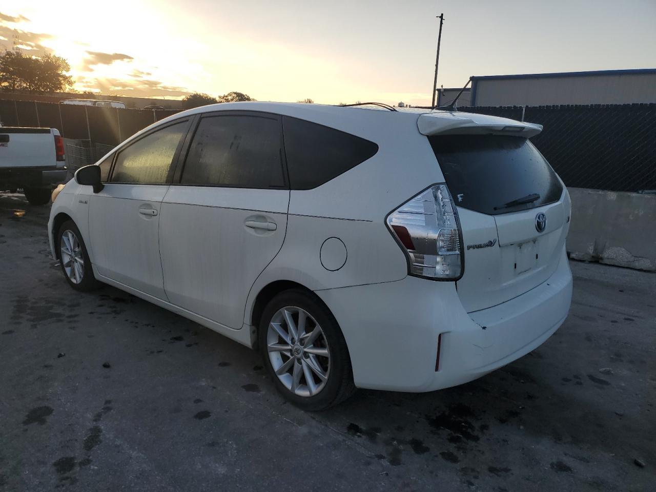 2012 Toyota Prius V - Фото 2