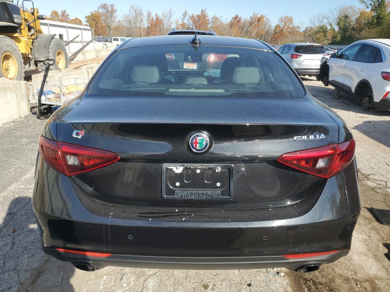 2022 Alfa Romeo Giulia - Фото 6