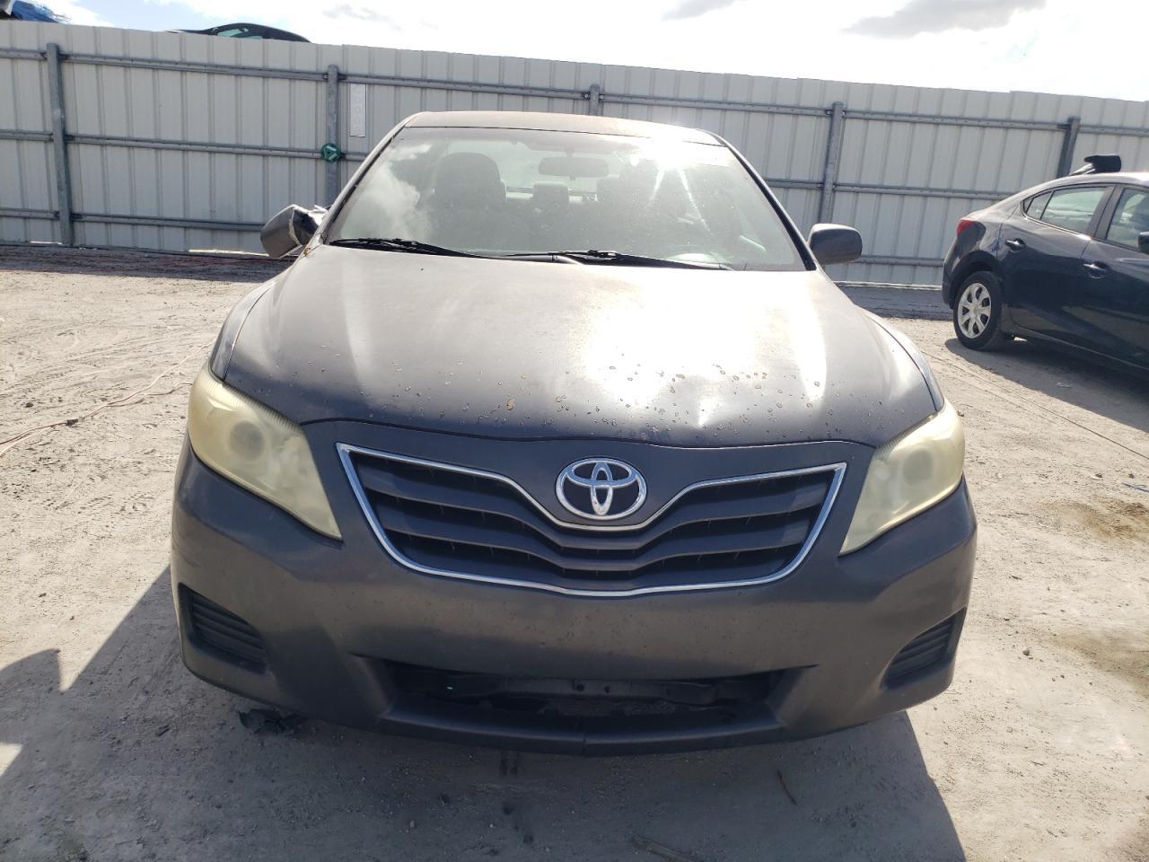 2010 Toyota Camry Le - Фото 5