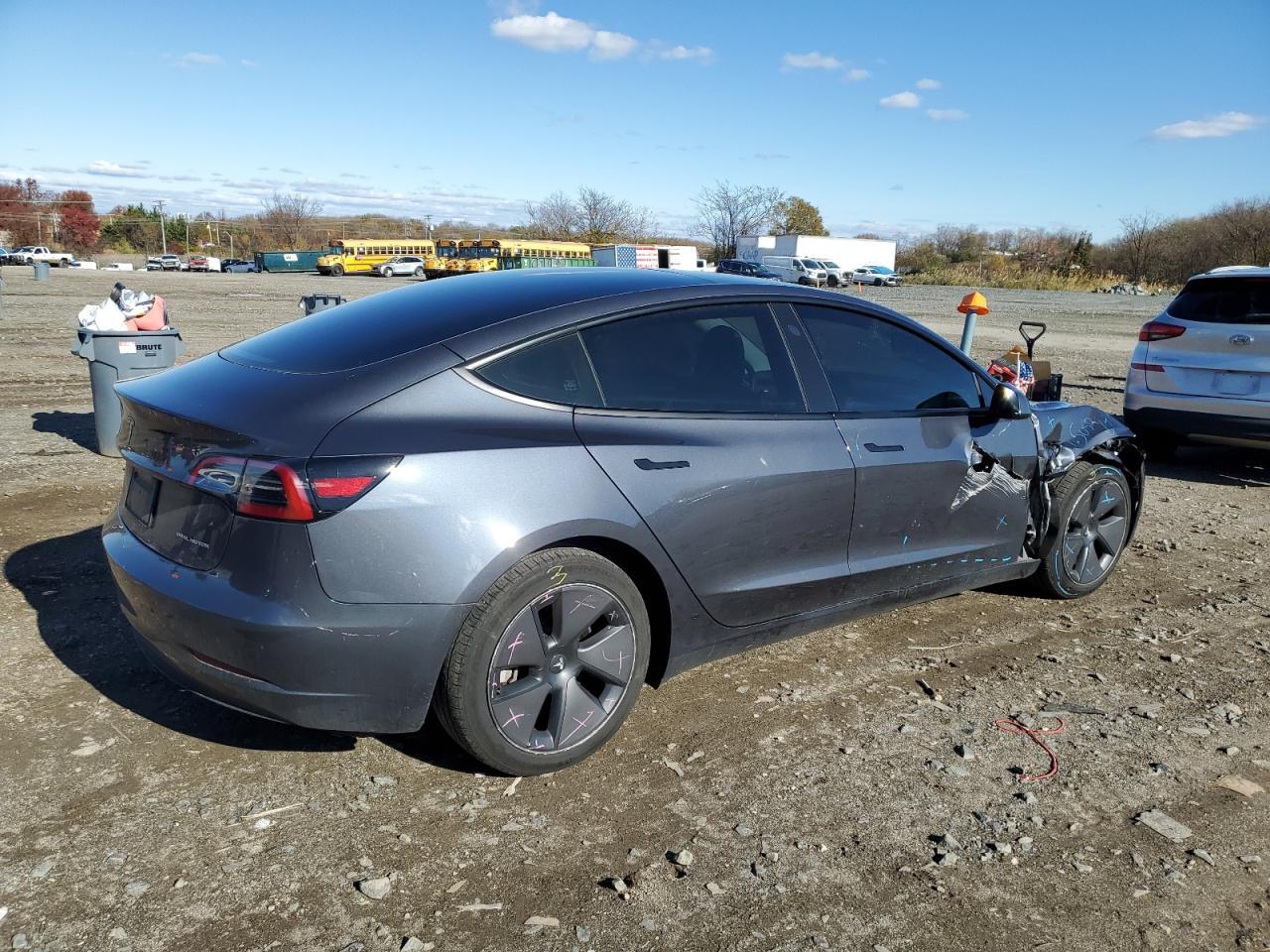 2023 Tesla Model 3 - Фото 3