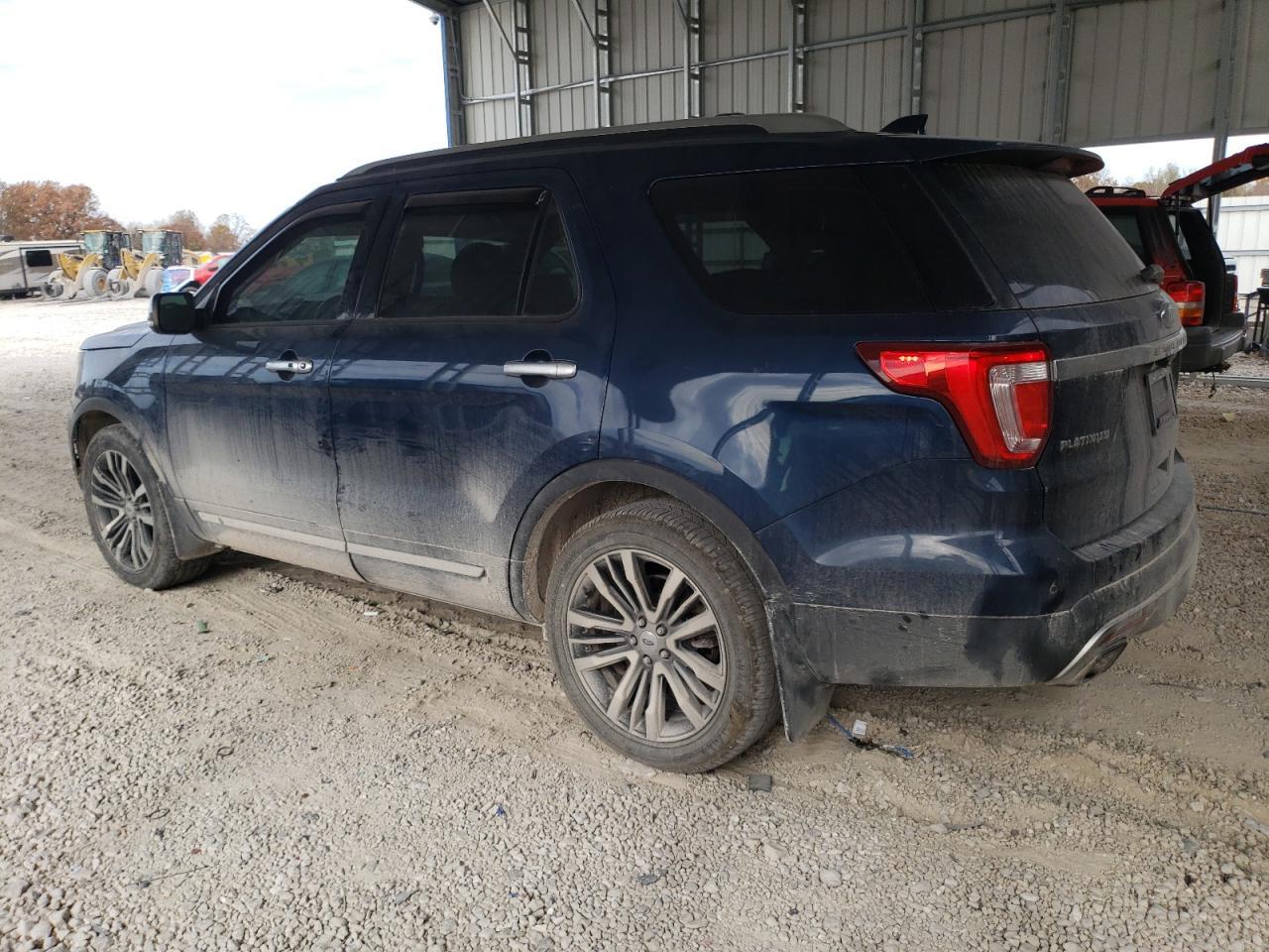 2017 Ford Explorer Platinum - Image 2