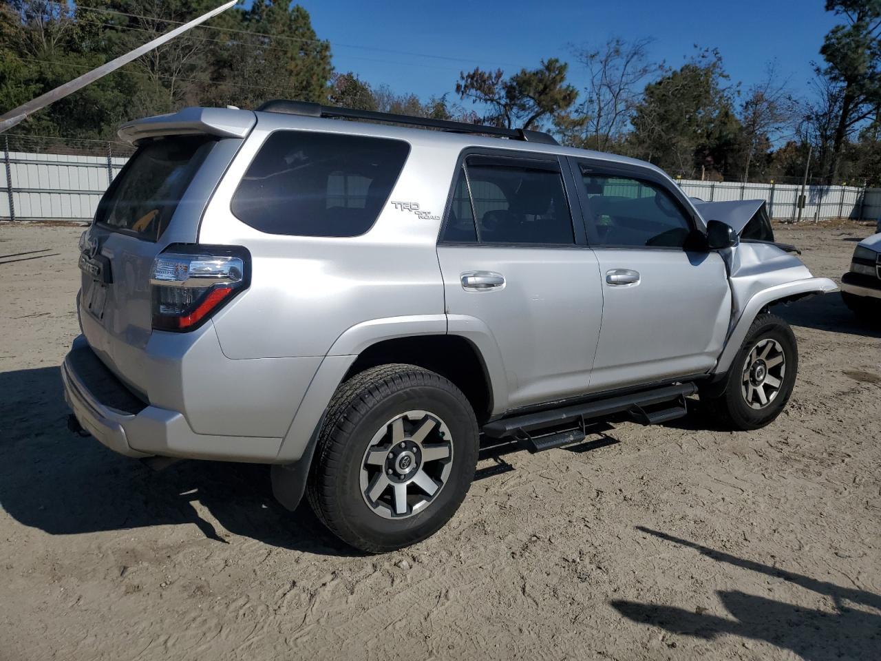 2019 Toyota 4Runner Sr5/Sr5 Premium - Image 3