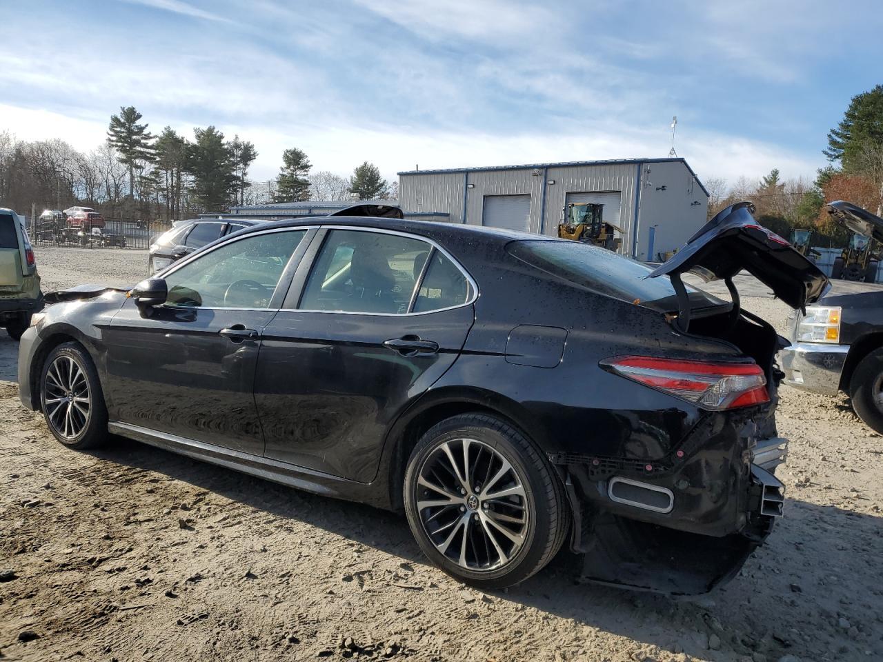 2018 Toyota Camry L - Фото 2