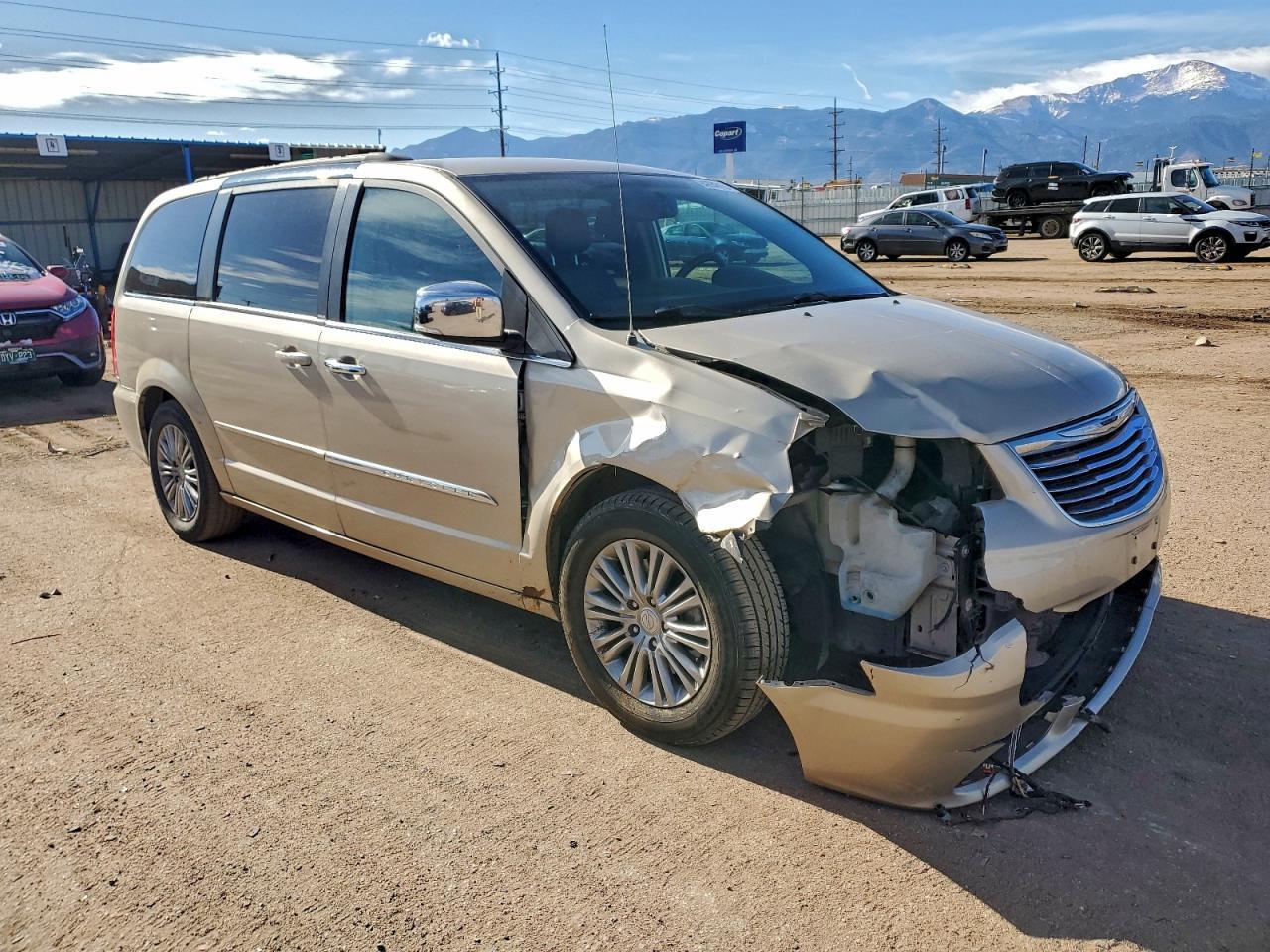 2015 Chrysler Town & Country Touring L - Фото 4