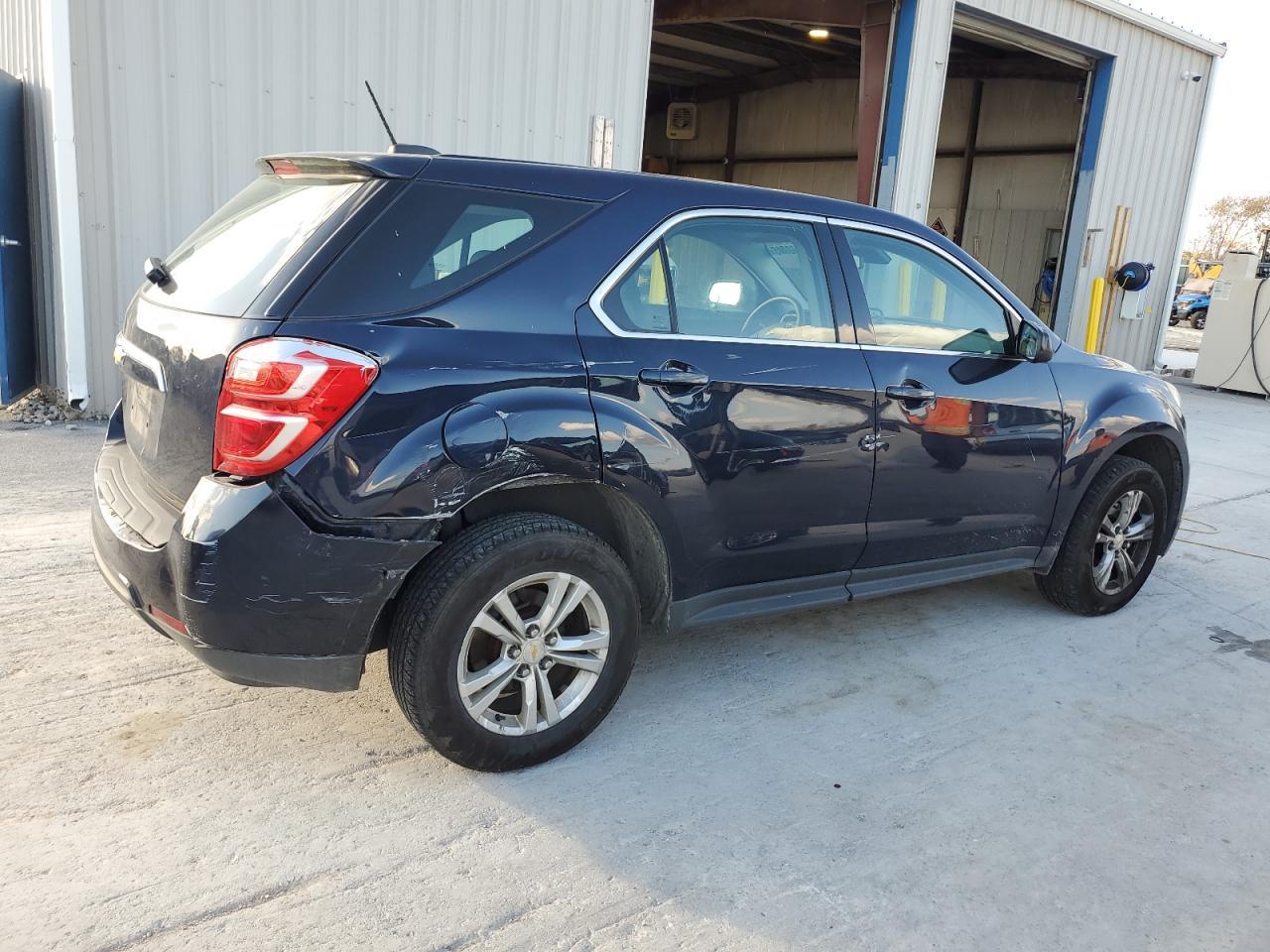2017 Chevrolet Equinox Ls - Image 3