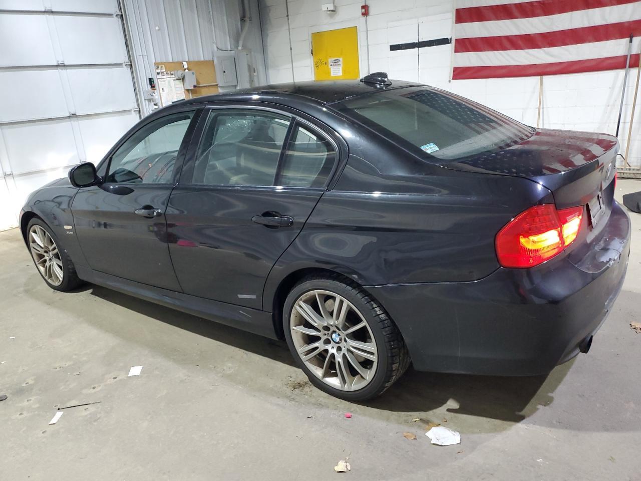 2011 BMW 335 Xi - Фото 2