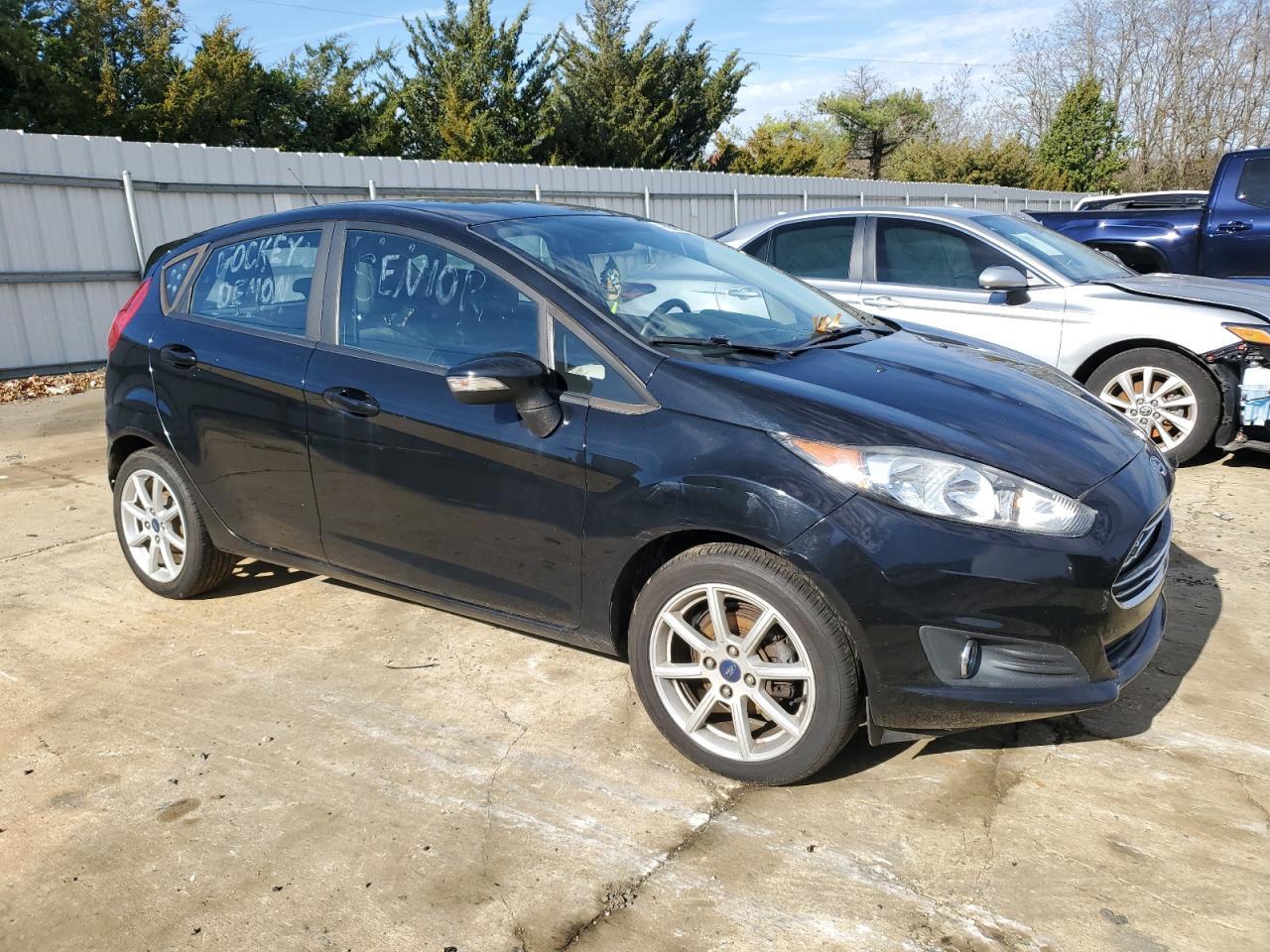 2016 Ford Fiesta Se - Фото 4