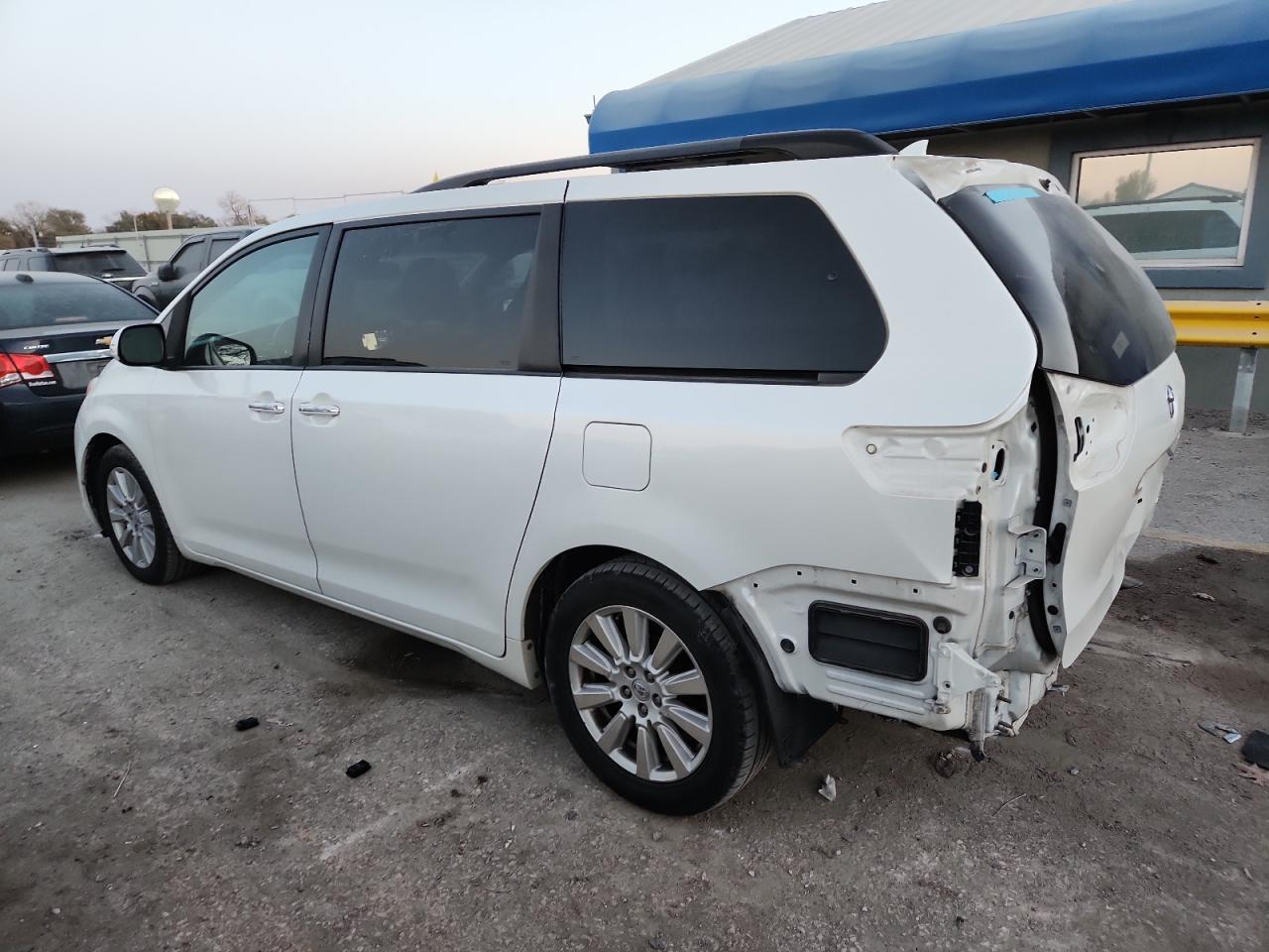 2017 Toyota Sienna Xle - Фото 2