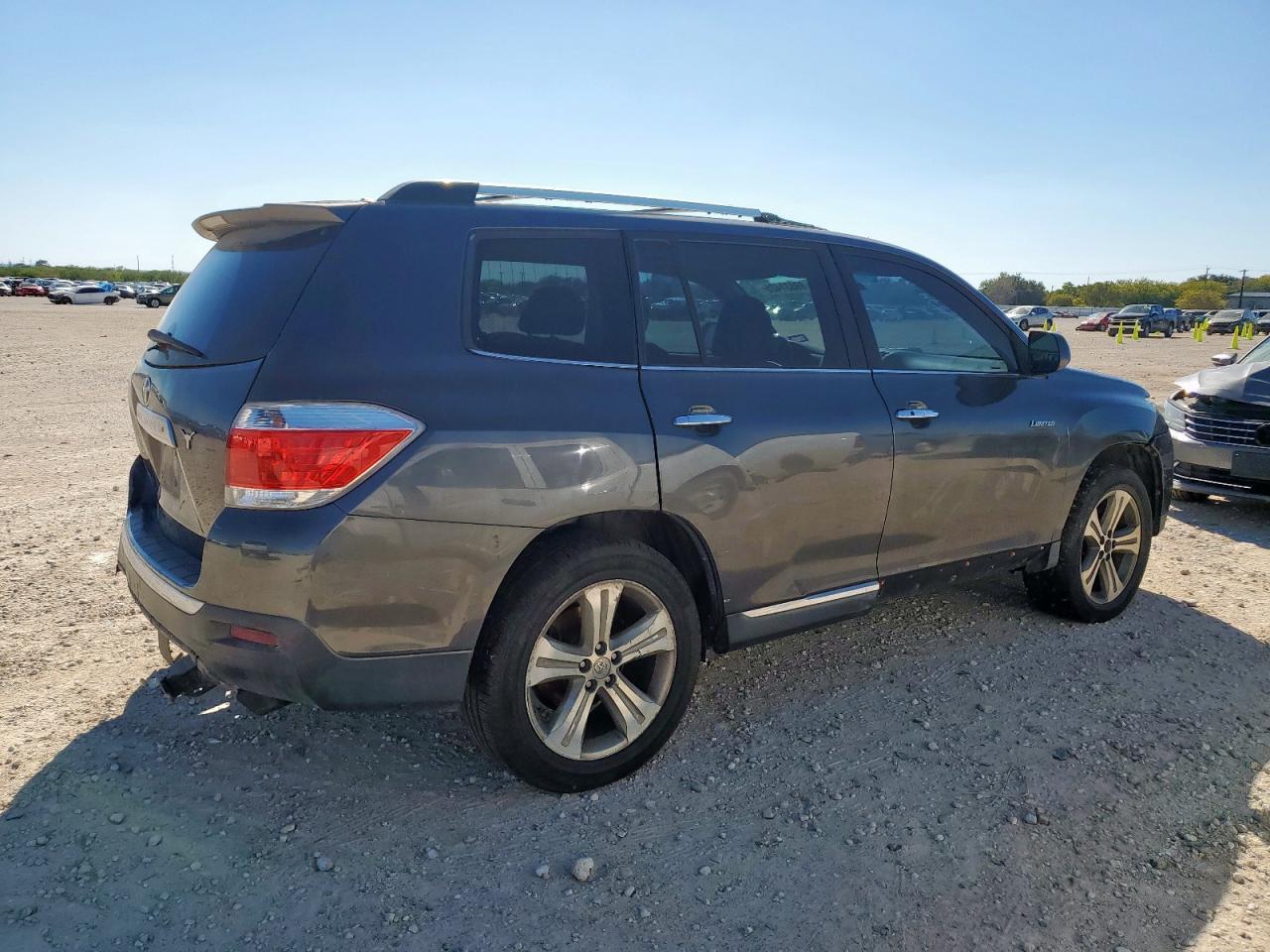 2013 Toyota Highlander Limited - Image 3